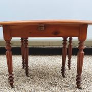 Table ovale 6 pieds avec allonges patine caramel