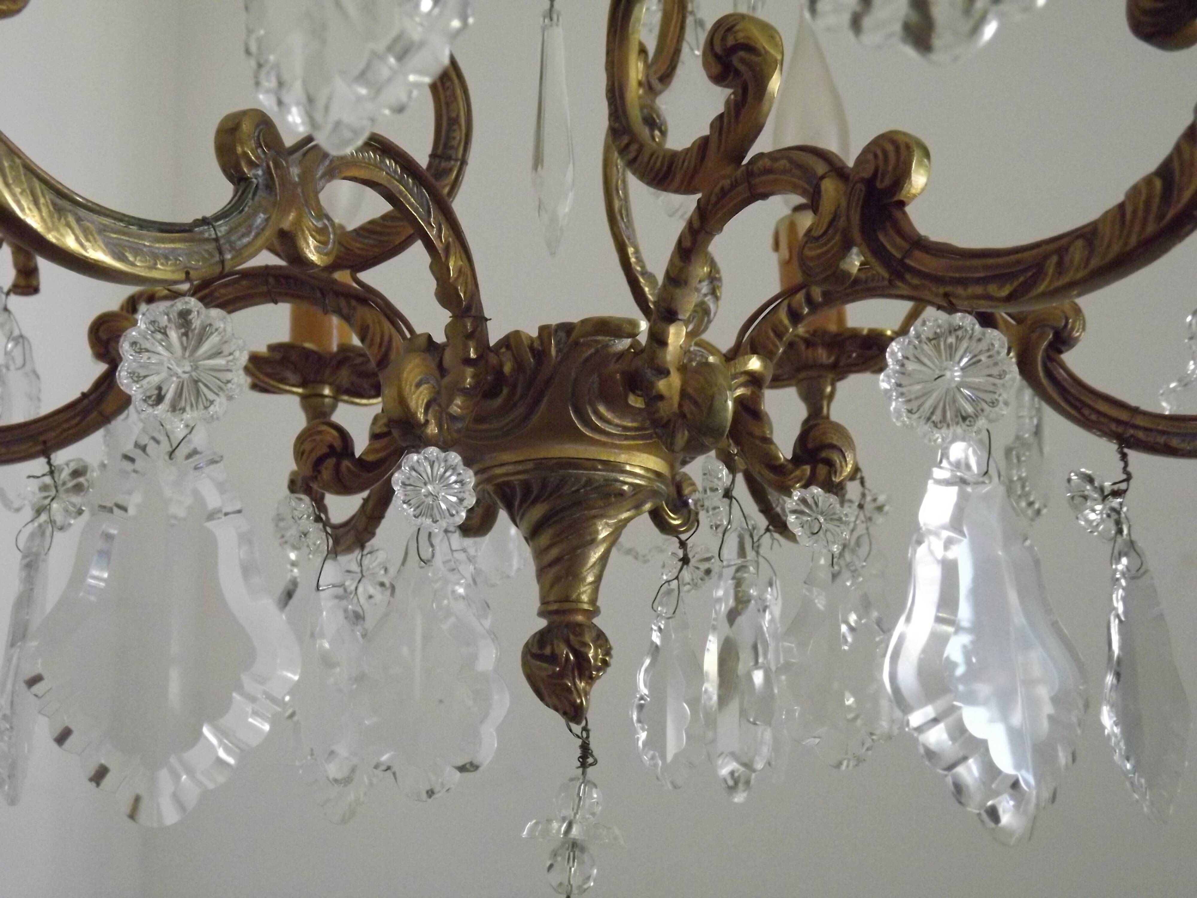Lustre en bronze à 6 lumières, en cristal, en cage à 3 côtés de style Art Nouveau.