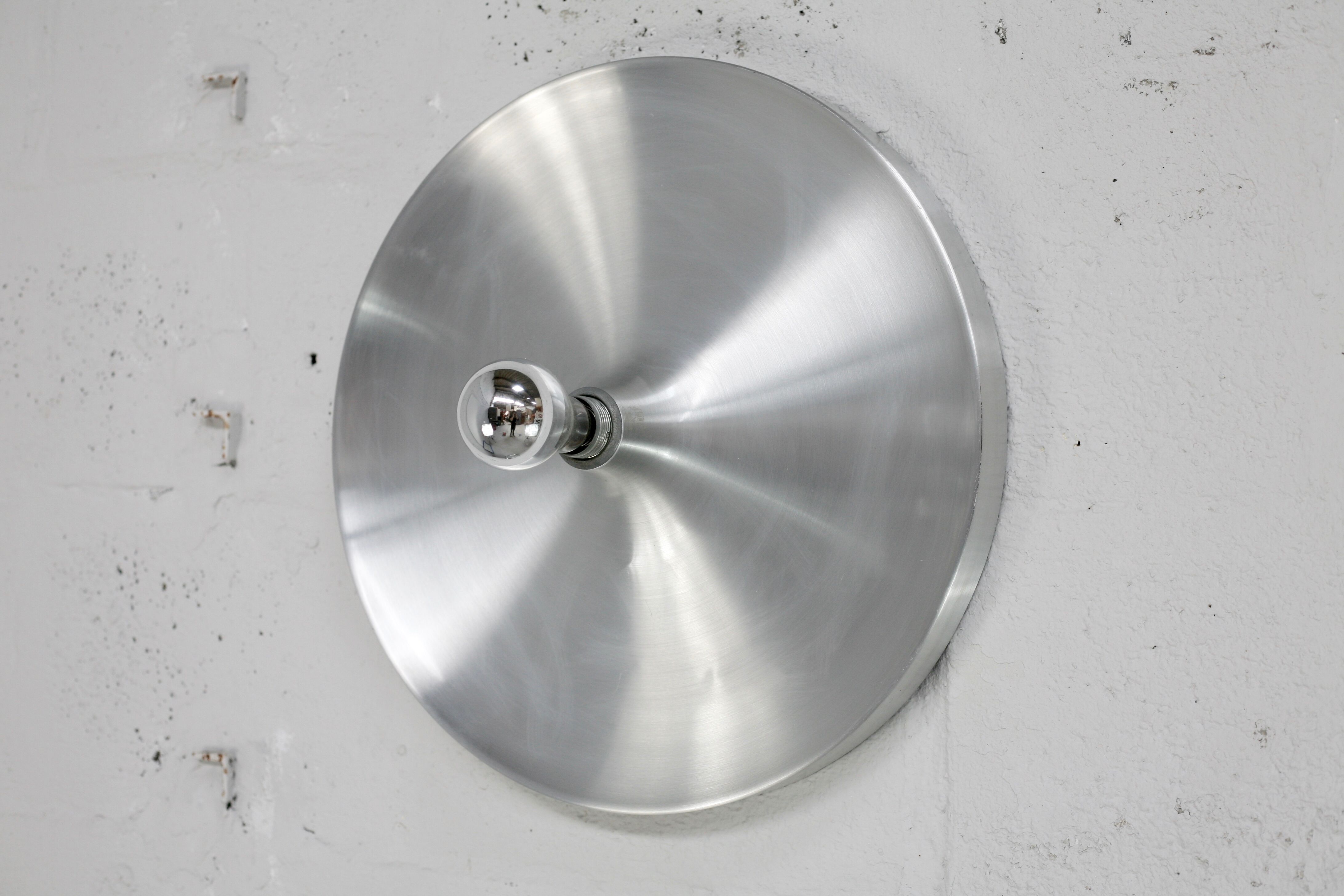 “Space age” wall lamp in aluminum. Circa 1970