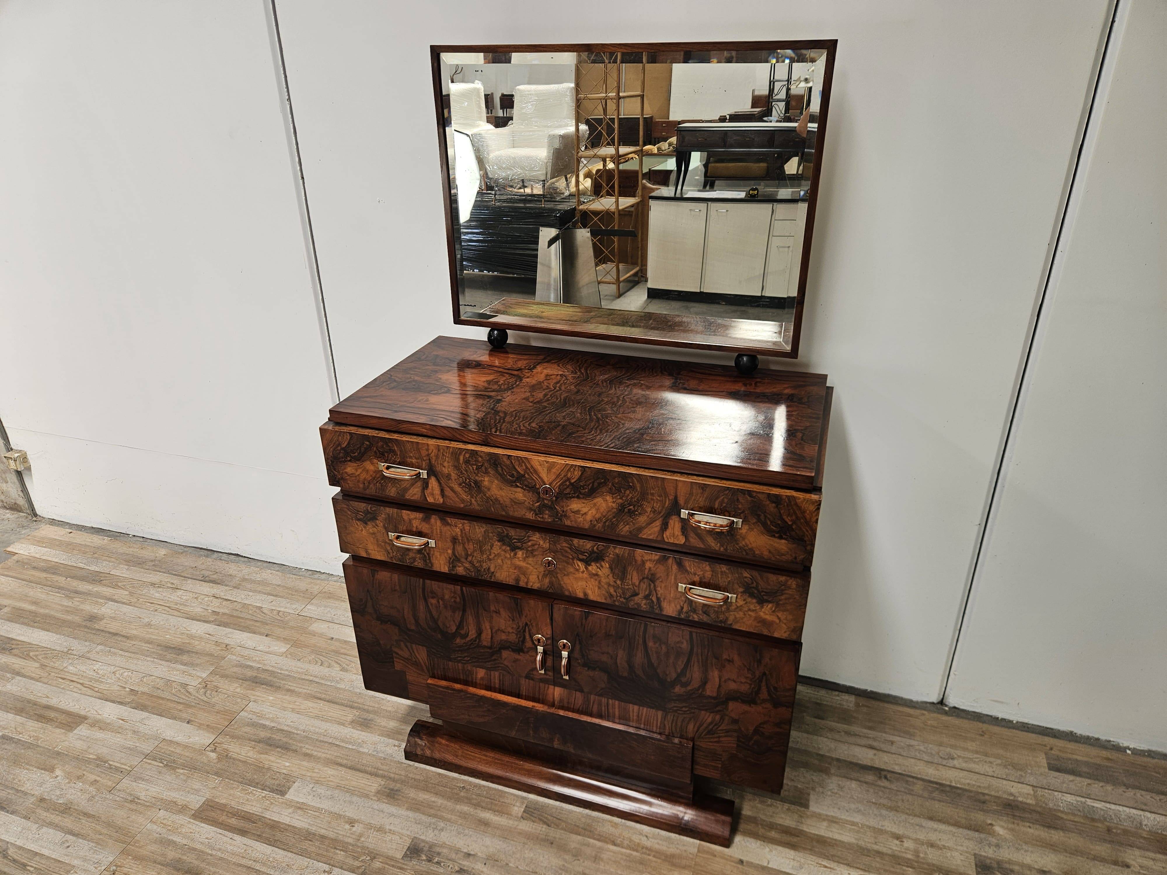 1940s Art Decò sideboard in walnut burl with mirror