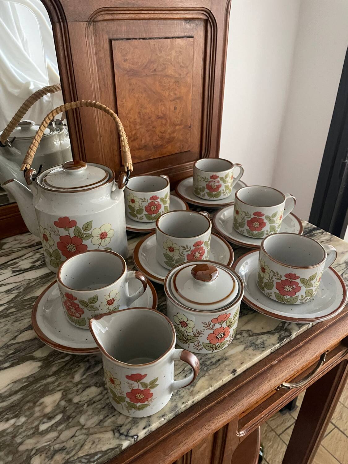 Service à thé vintage en grès à décor floral