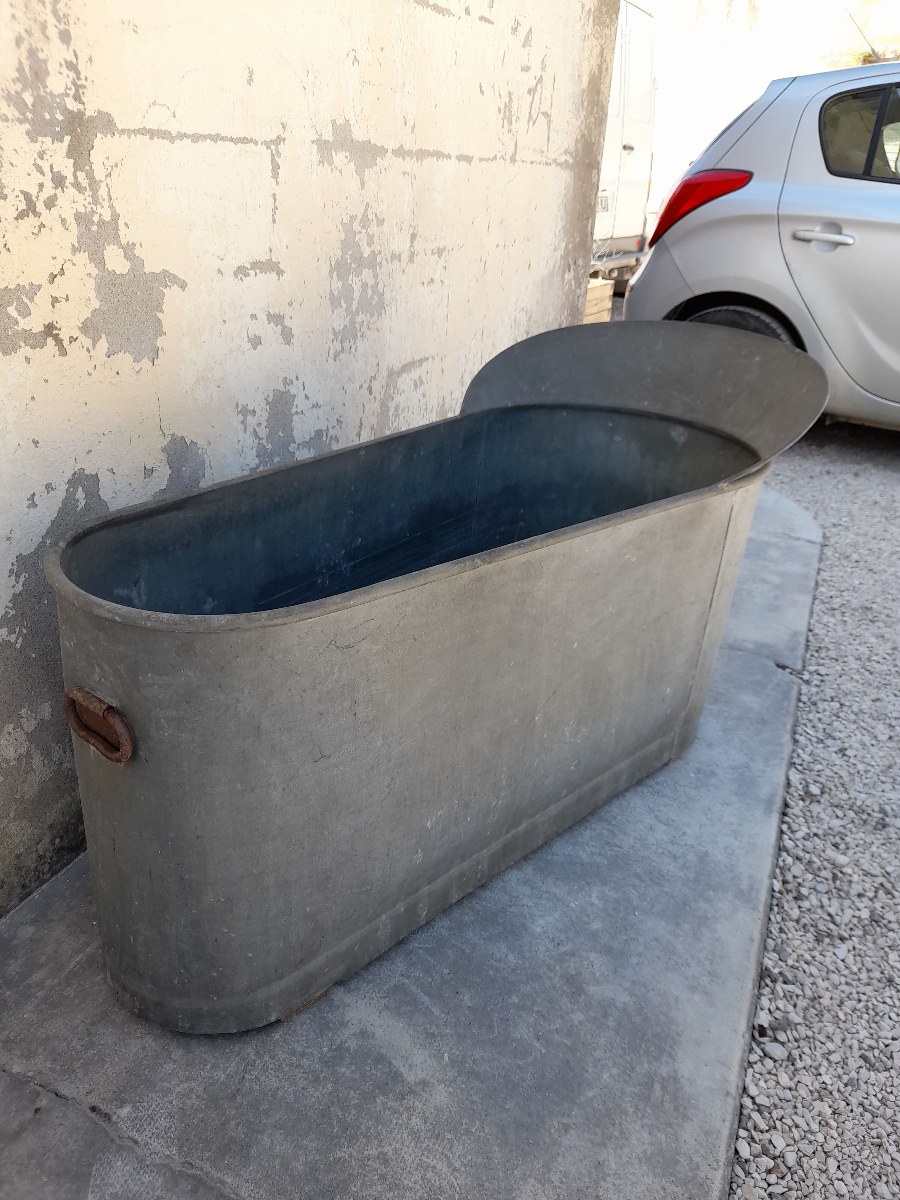 Ancient zinc bathtub 1900 -1m40