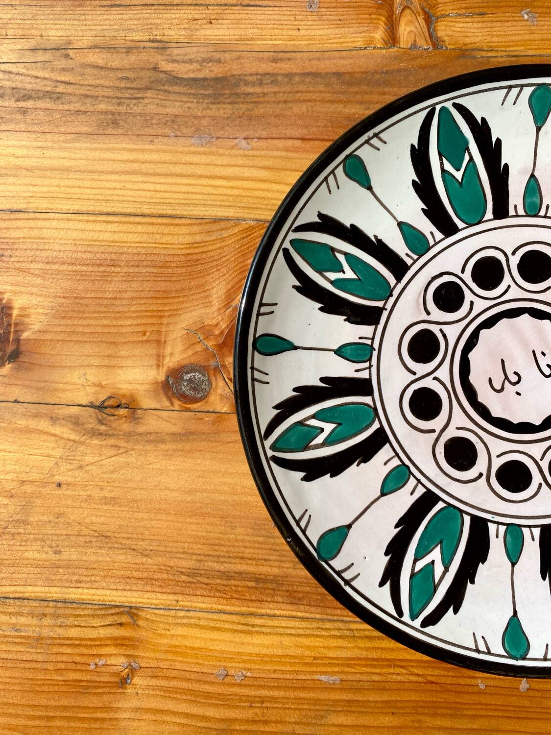 Decorative ceramic plate