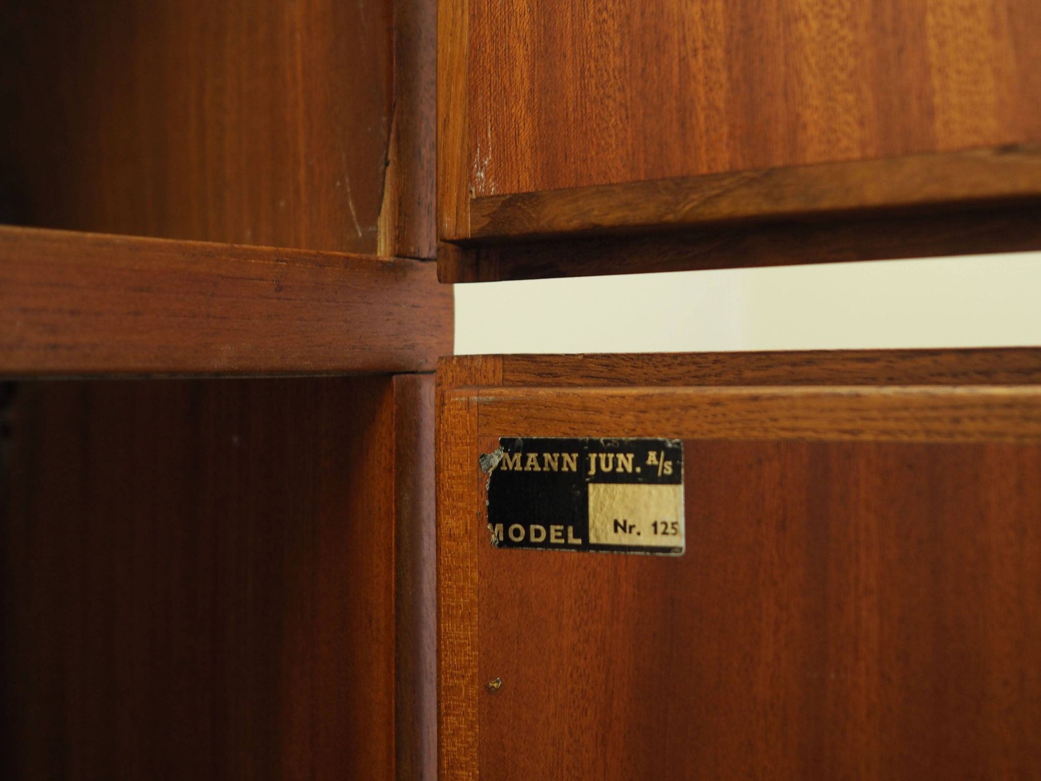 Armoire en teck, design danois, années 1970, fabricant : Omann Jun