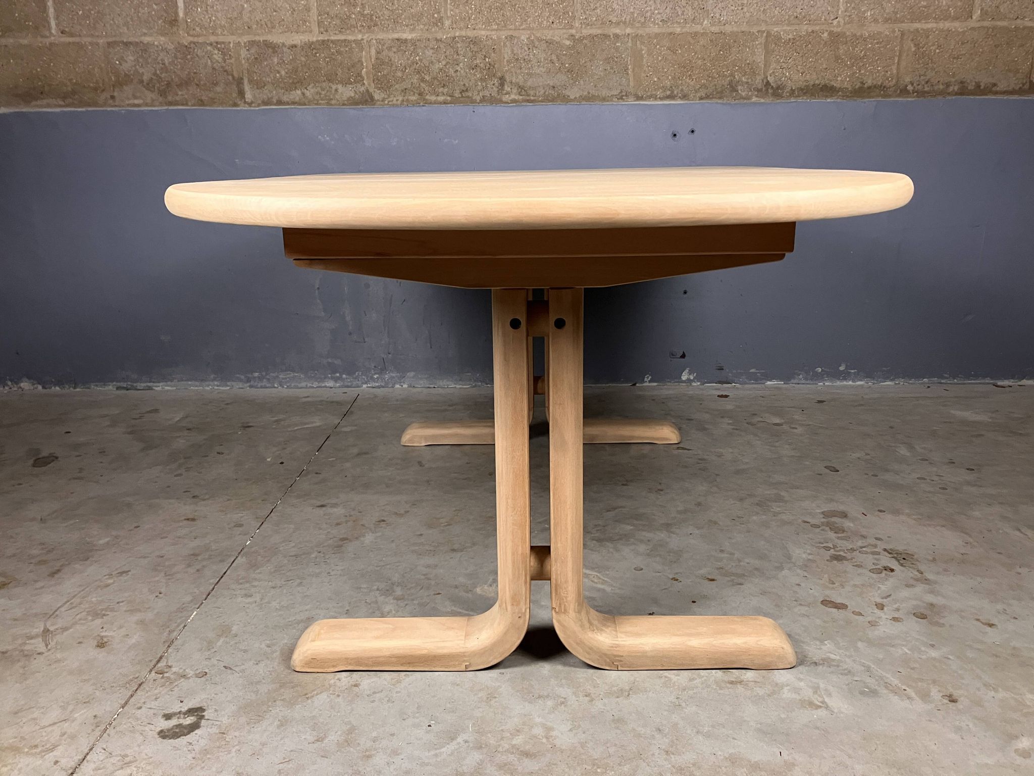 Oval extendable dining table in beech with Danish design.