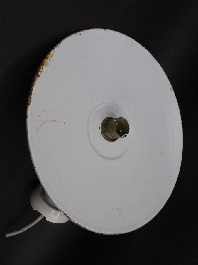 Enamelled metal wall