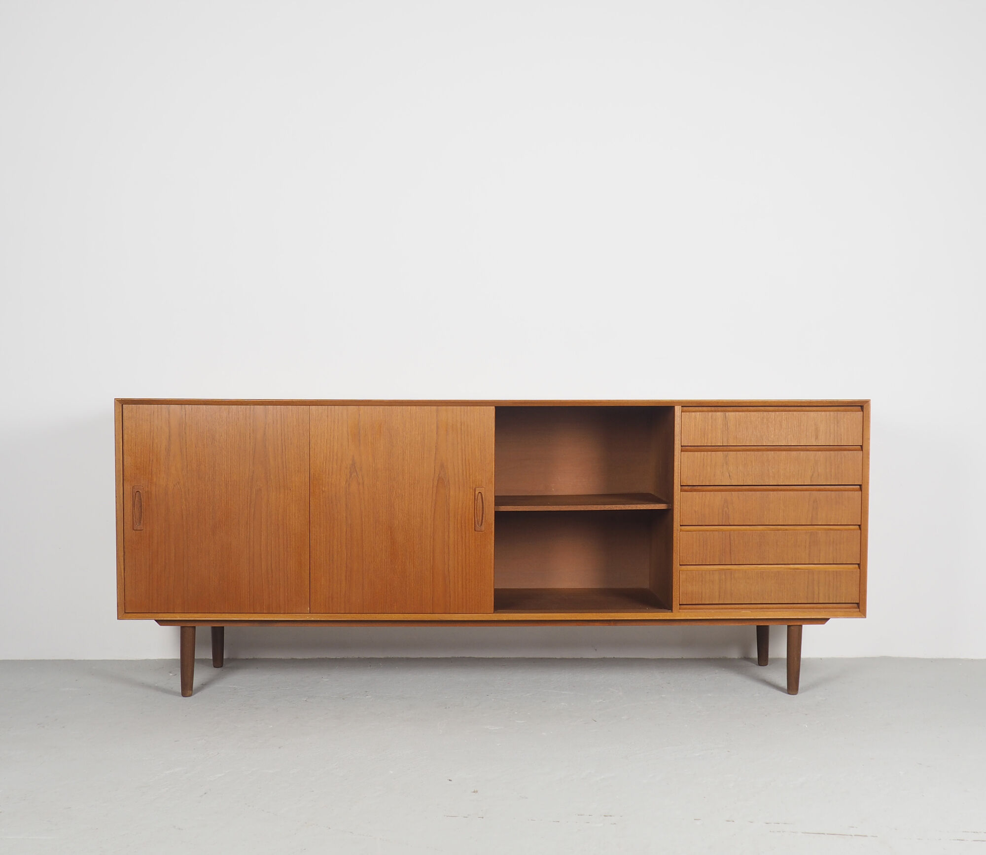 Vintage Danish design sideboard in teak, 1960's