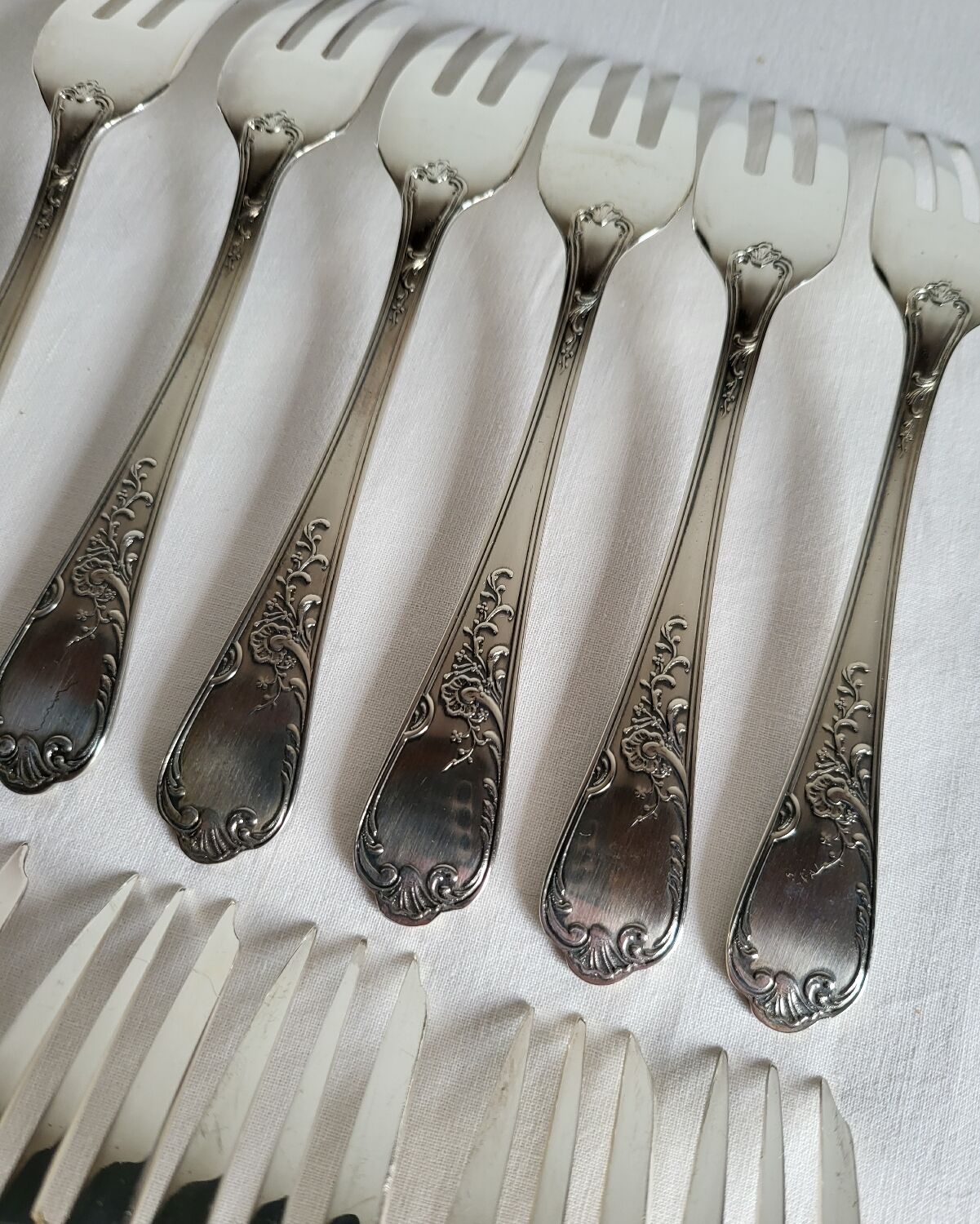 12 silver-plated dessert forks Guildar