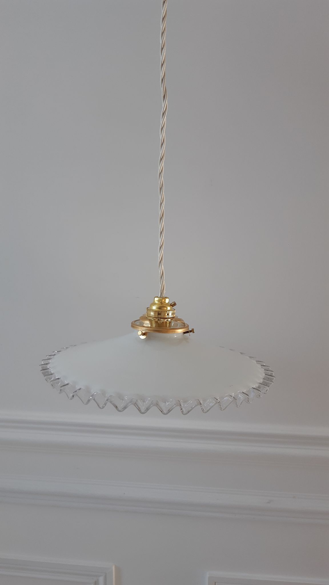 Pendant lamp in serrated opaline 40s