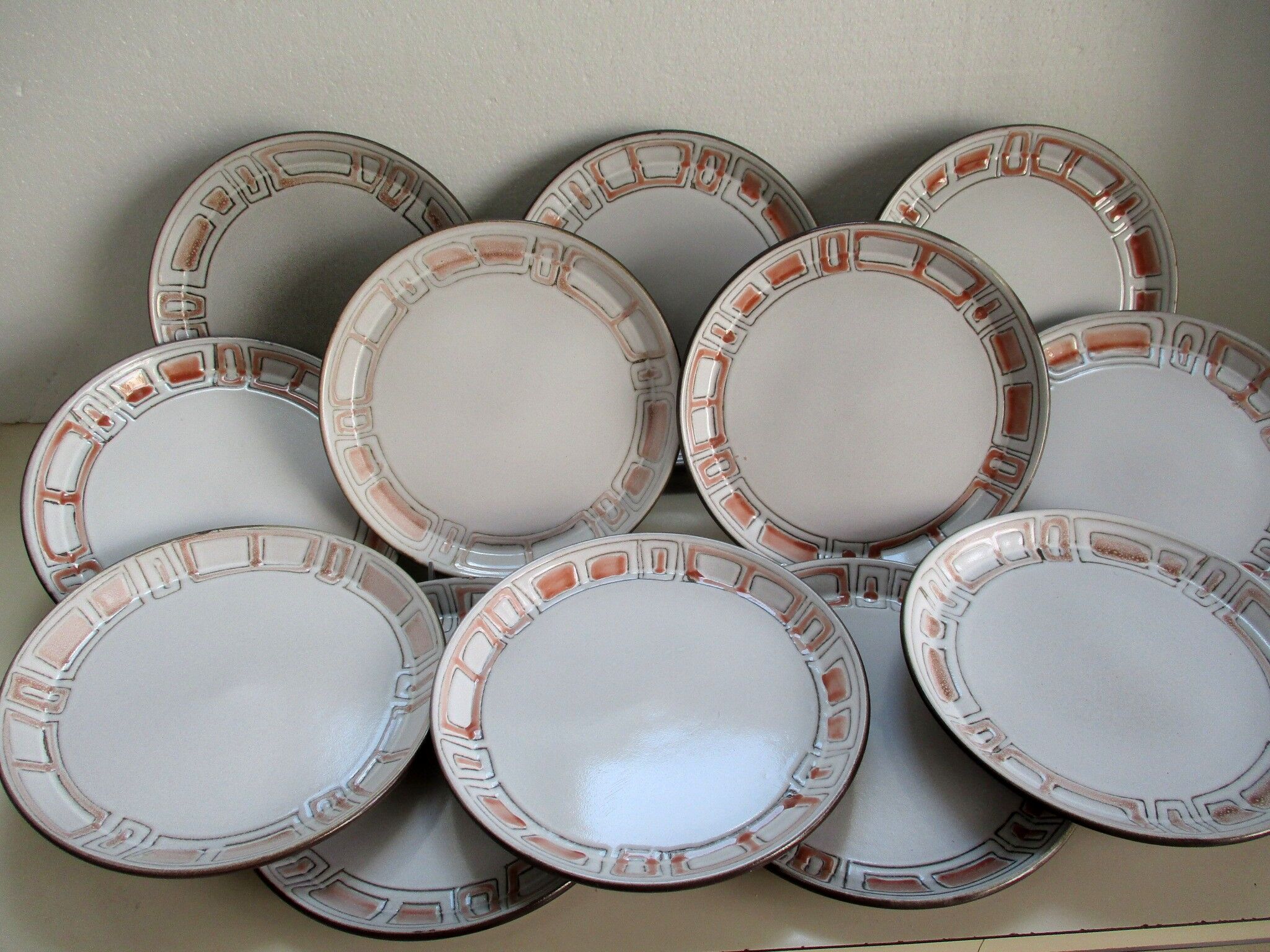 Set of 12 flat plates in niderviller glazed stoneware