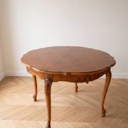 Table de salle à manger ronde Louis XV en merisier massif