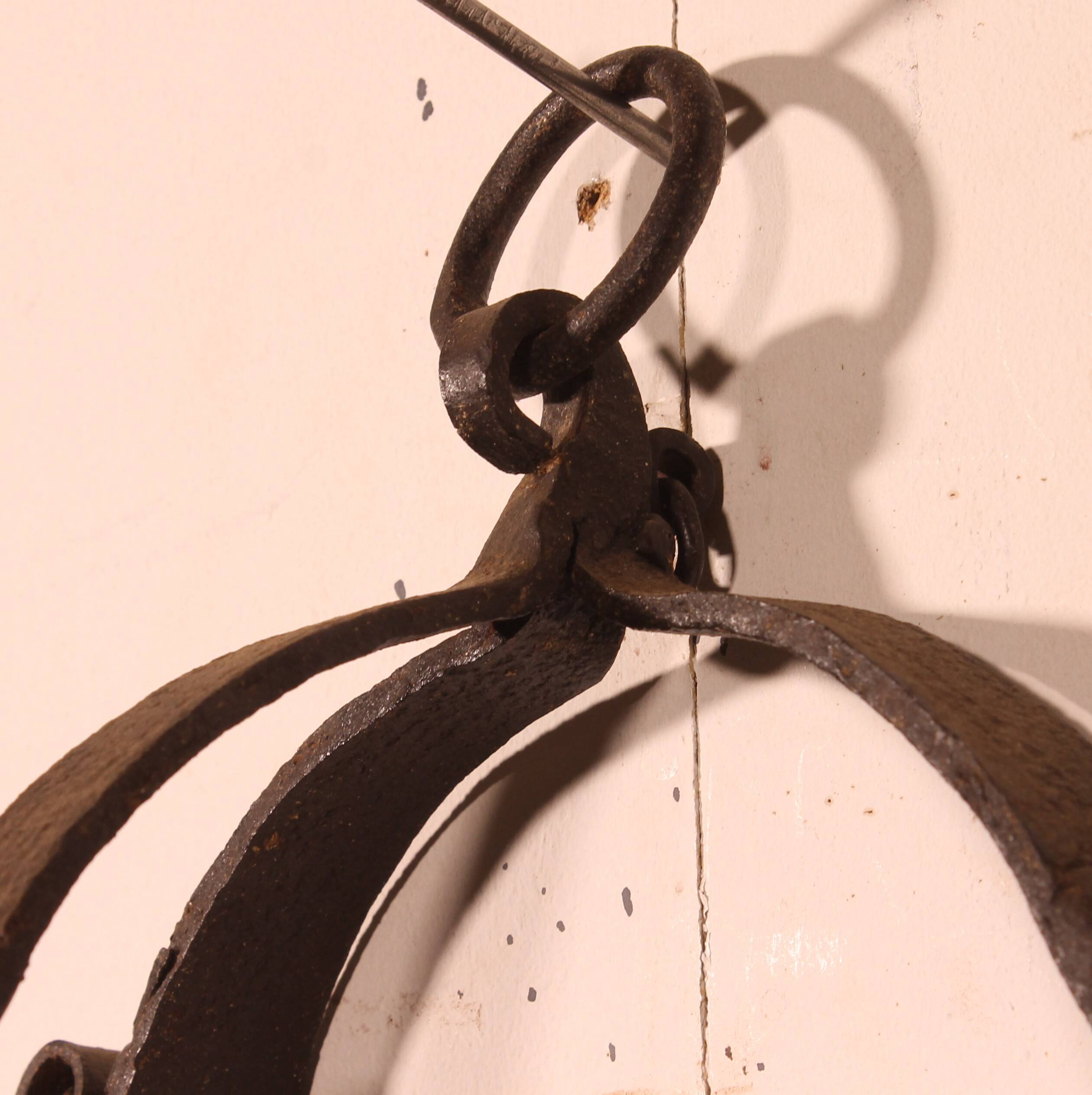 Paire d’appliques en fer forgé de style médieval