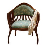 Elegante Poltrona da Camera in Ciliegio Intarsiato