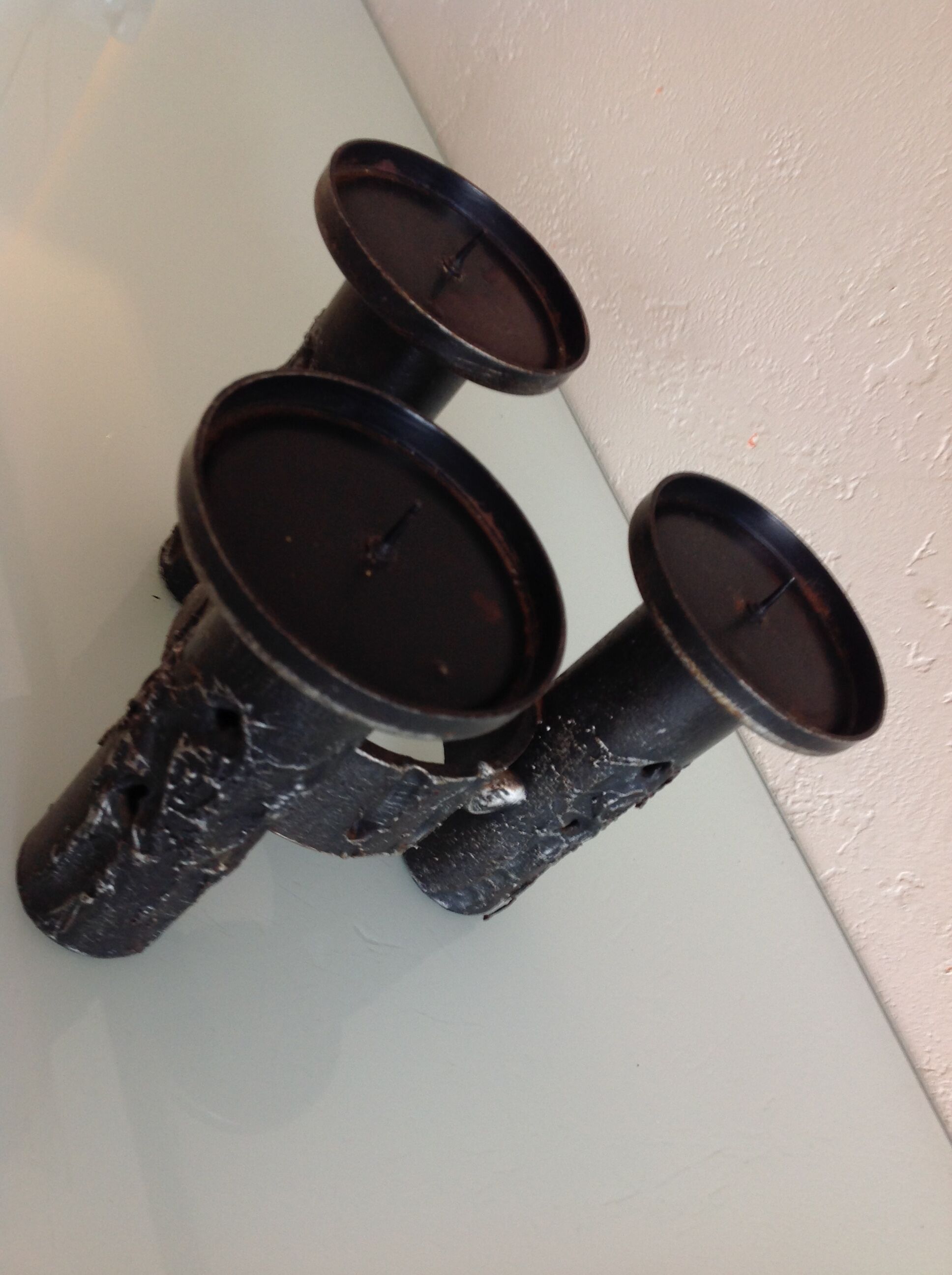 Brutalist candle holder tripod in black metal / vintage 60s-70s