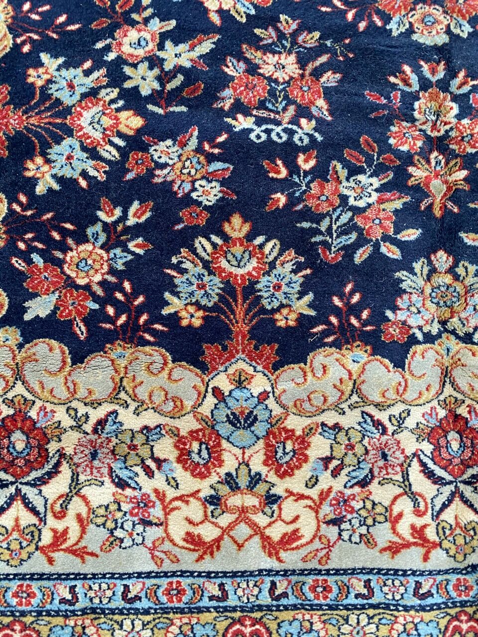 Persian style carpet in wool 250x354 cm