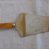 Bakelite handle pie shovel