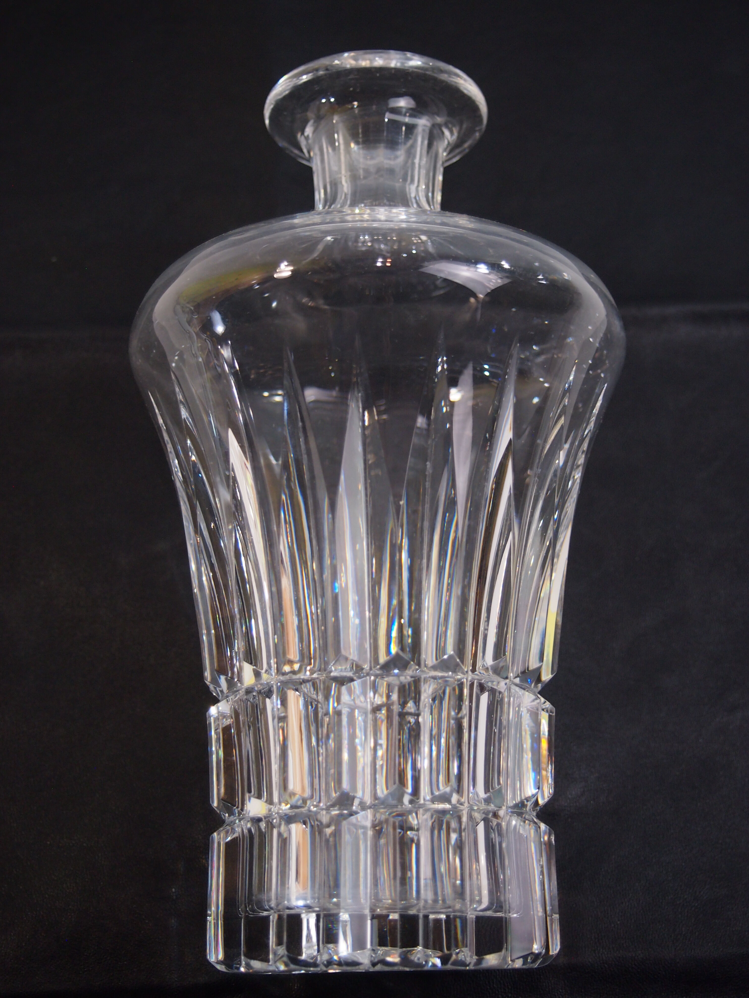 Ancient carafe with its cut crystal bouchon