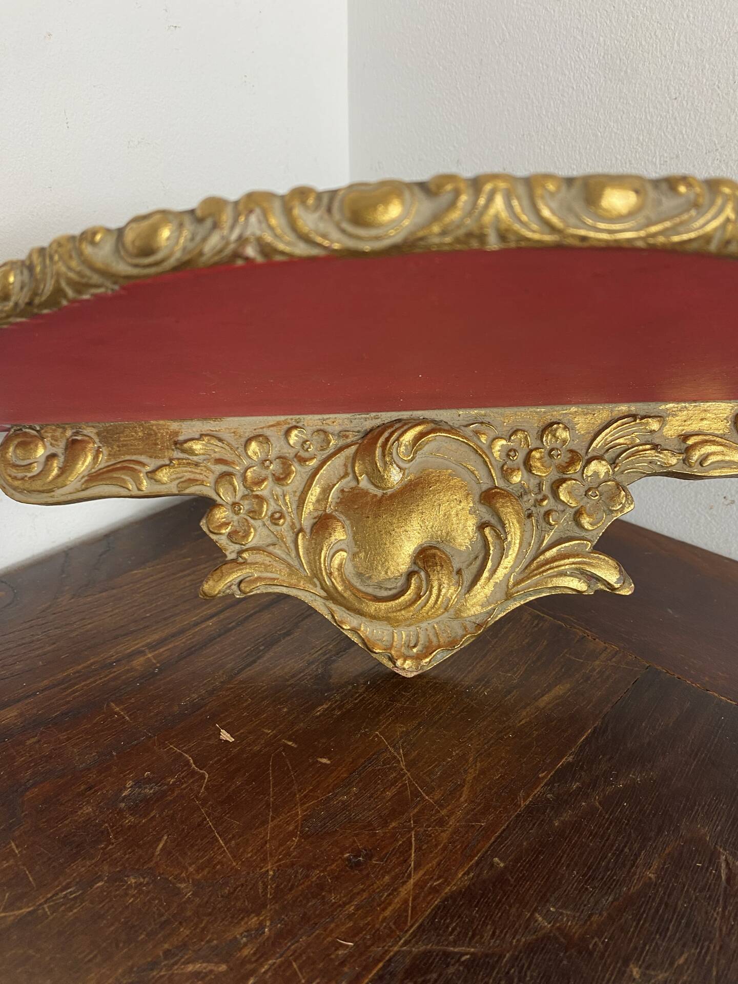 Console murale de style baroque en bois doré