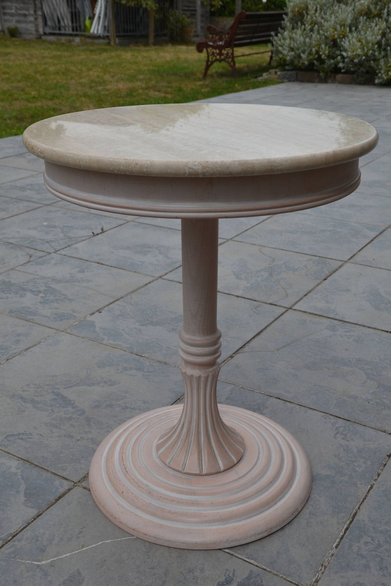 Petite table basse ronde travertin/bout de canapé années 80/90
