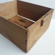 Caisse bois laiterie Charentes