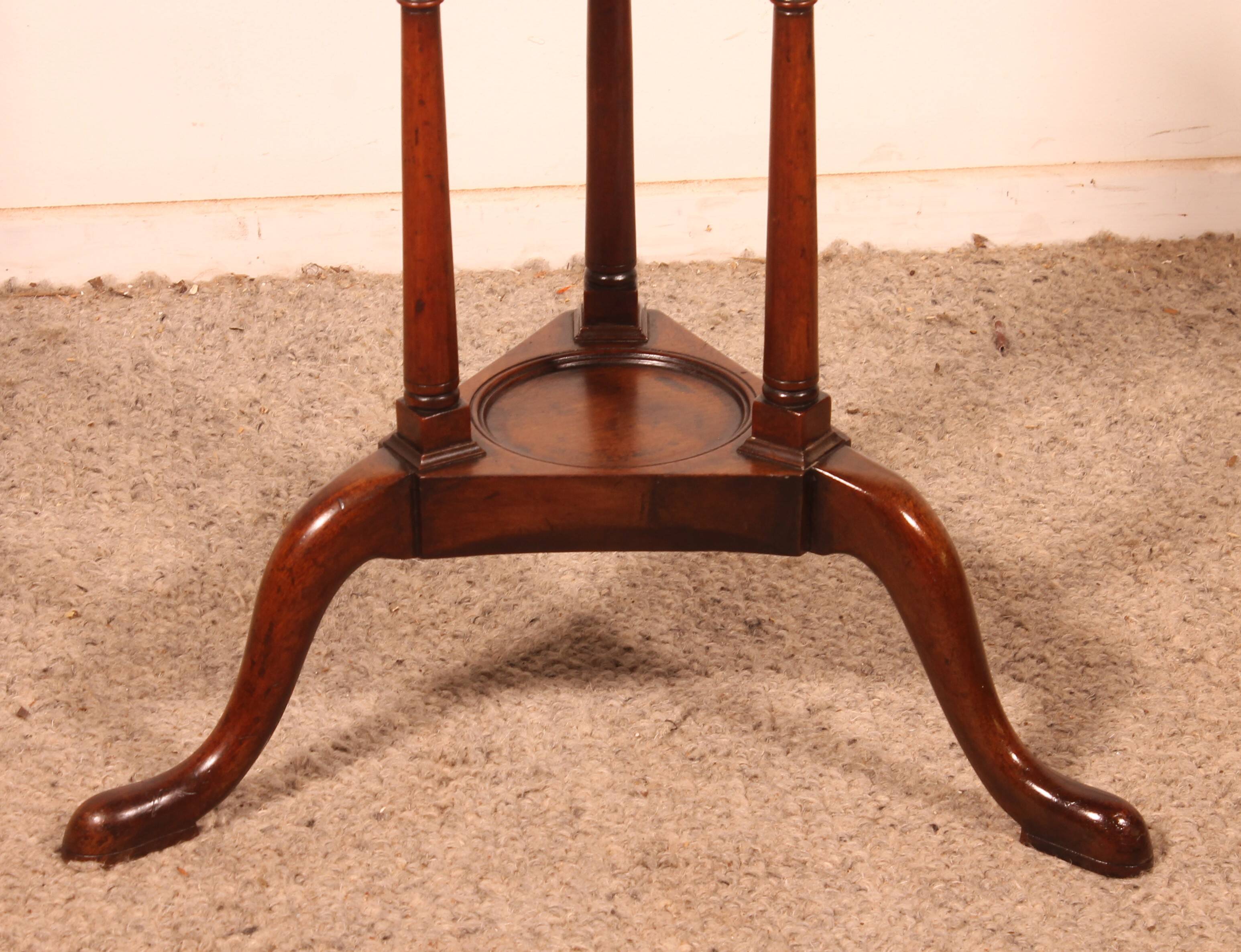 18th century mahogany barber's or pocket emptier