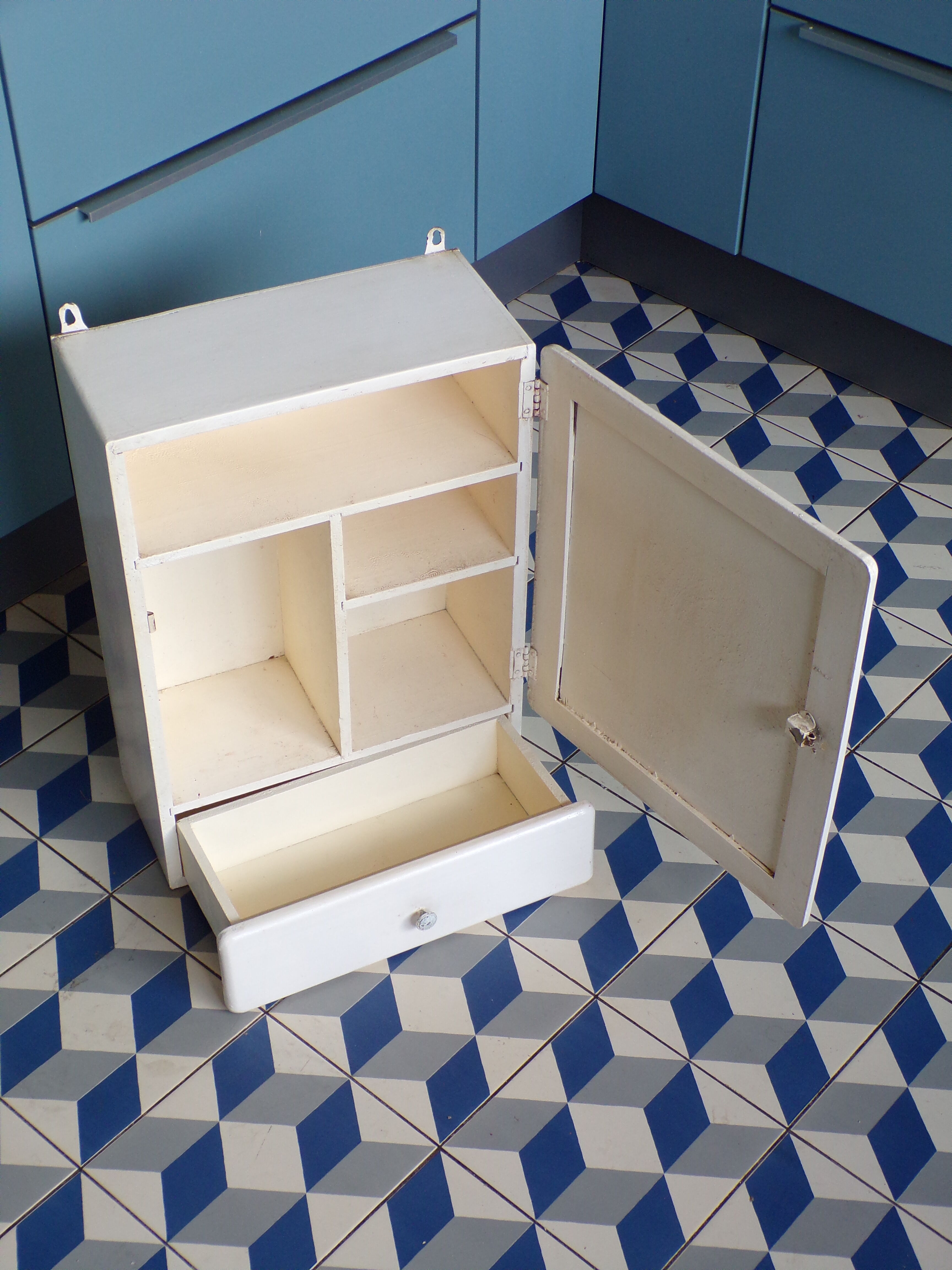 Armoire de toilette murale vintage en bois