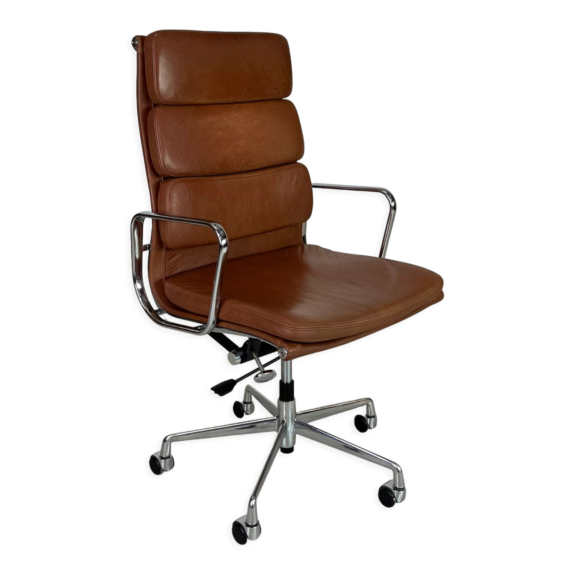 Fauteuil en cuir brun haut dossier soft pad group Eames ICF pour Herman Miller