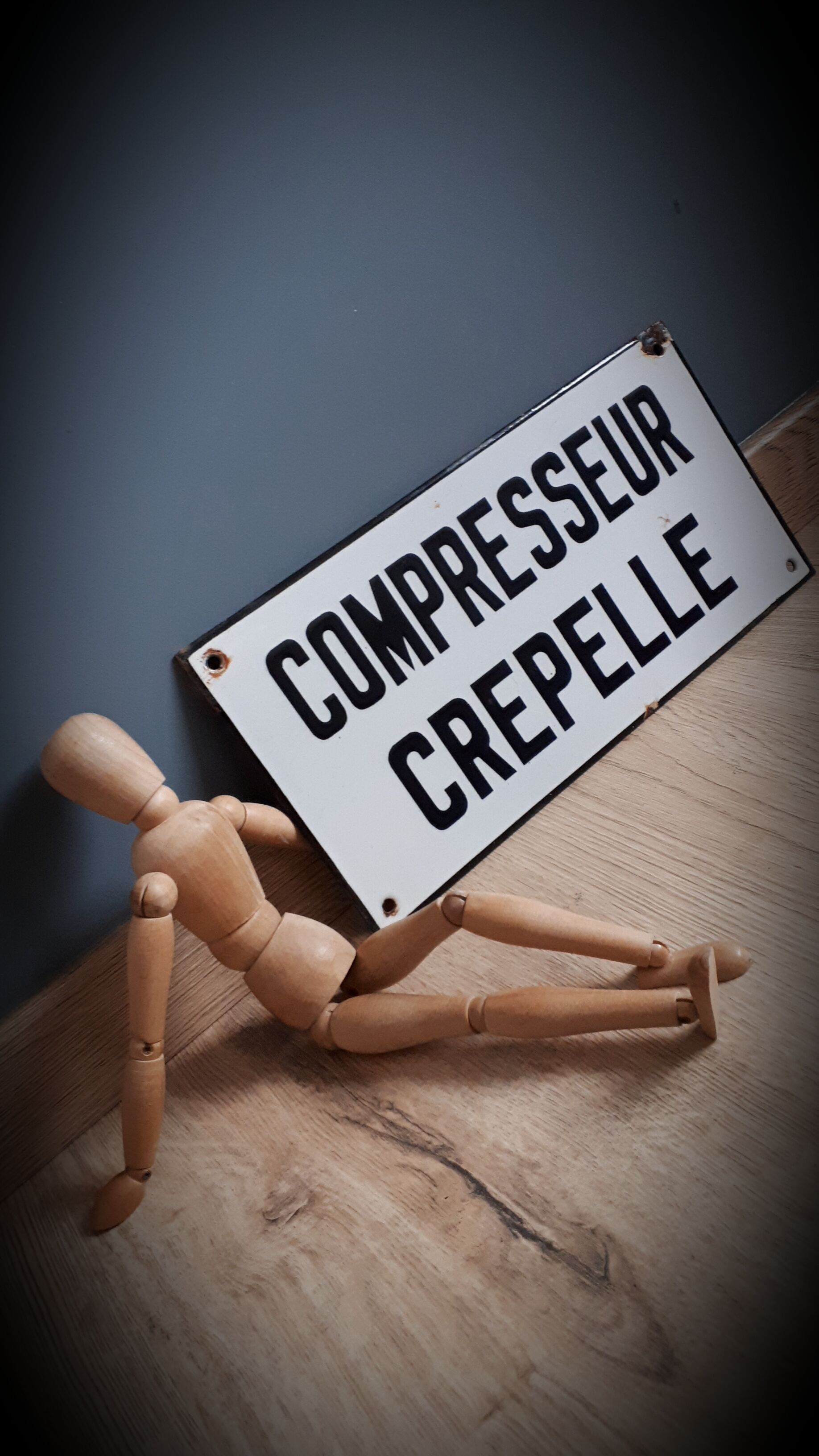 Enamelled plate compressor Crepelle