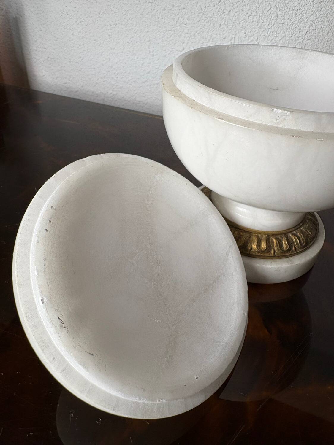 Bonbonnière en albâtre et bronze doré