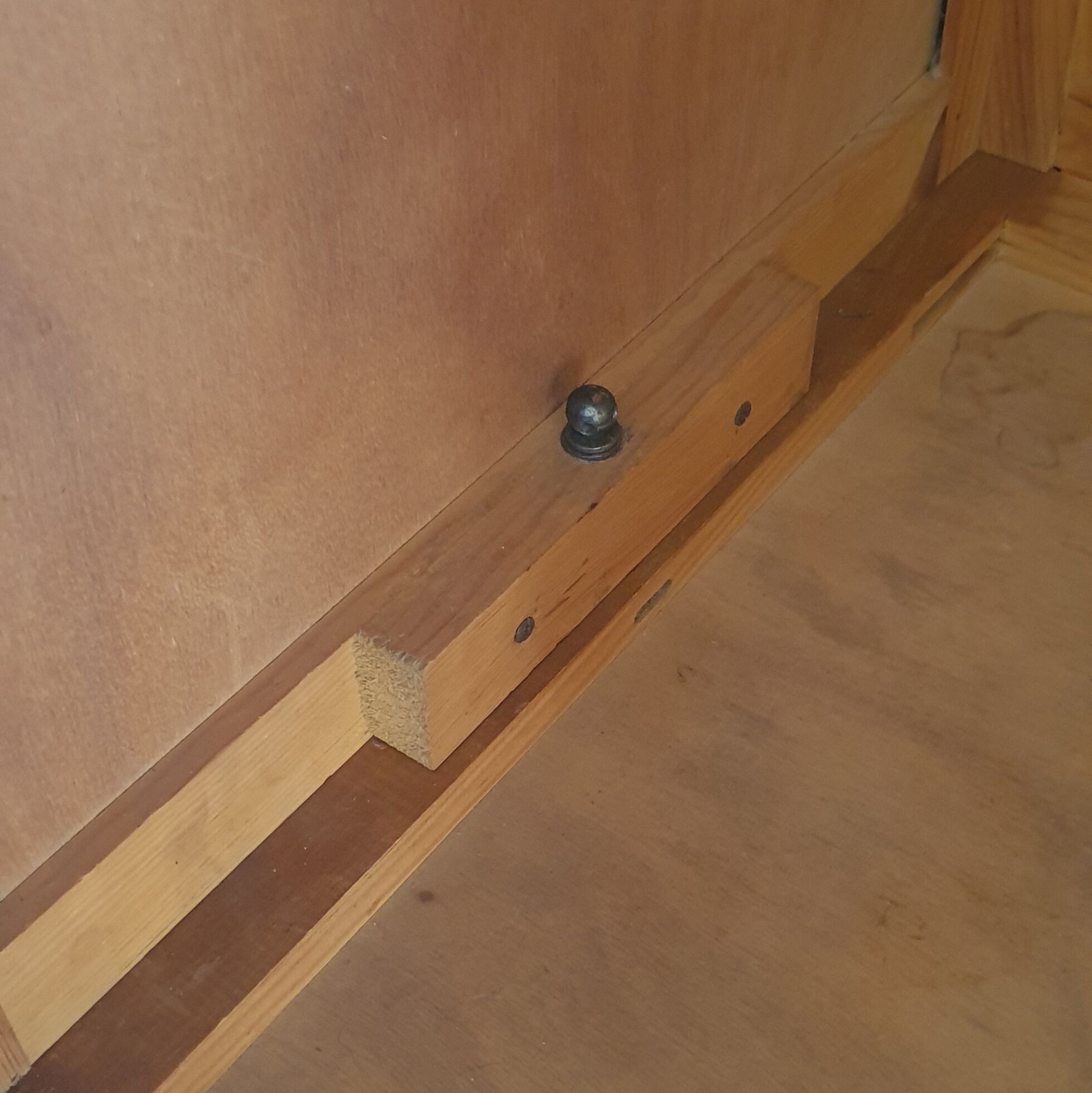 Parisian wardrobe with sliding doors