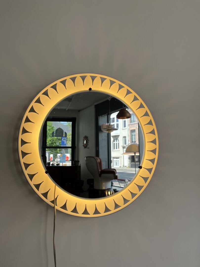 Illuminated flower mirror – Hillebrand, Ernst Igl