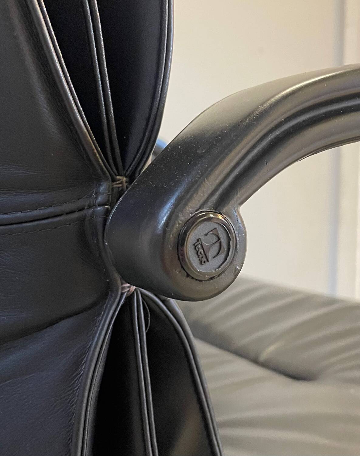 Black leather office chair Model "Qualis" by Emilio Ambasz for Tecno, 1991