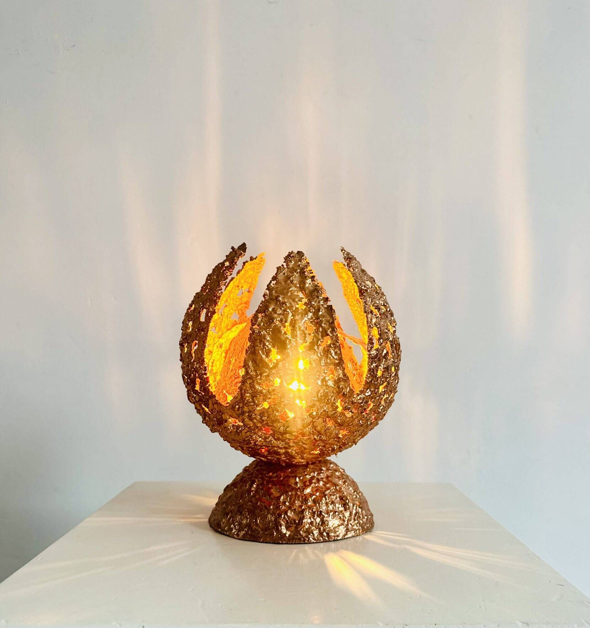 Sculptural Brutalist Table Lamp In Copper By Aimo Tukiainen For Oy Moonlight, Finland 1970S