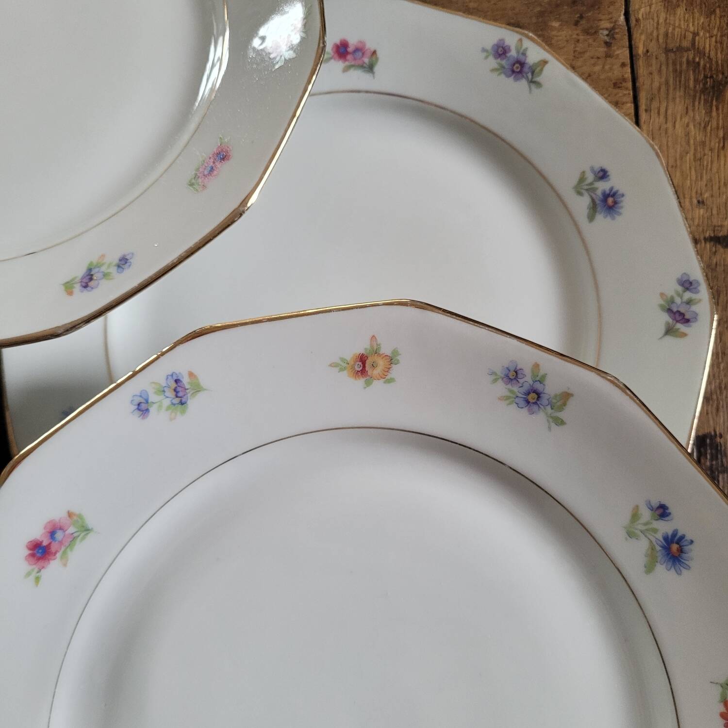 Set of 8 porcelain plates with twelve cut sides - floral decoration and
