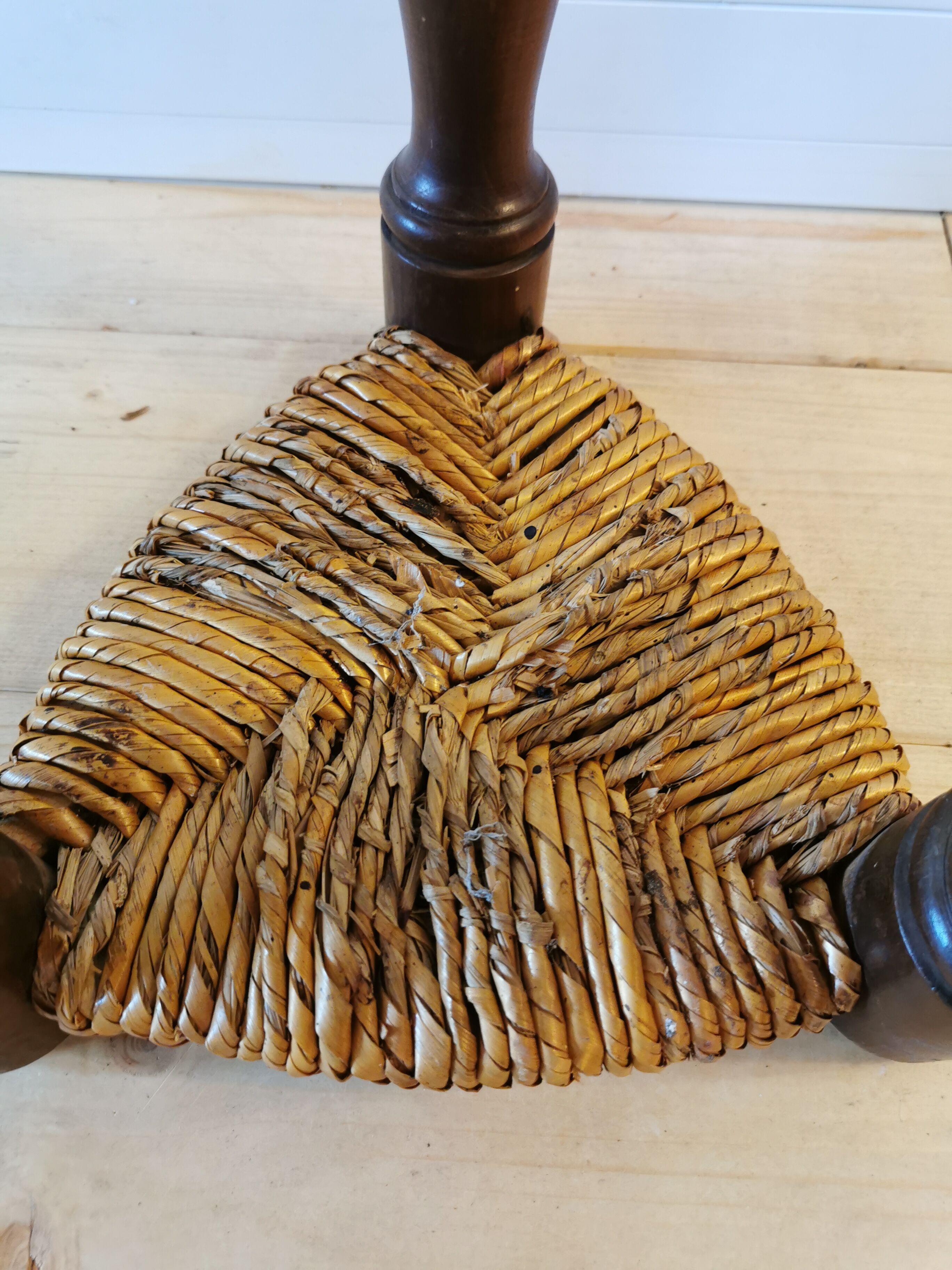 Tabouret tripode paillé des années 50