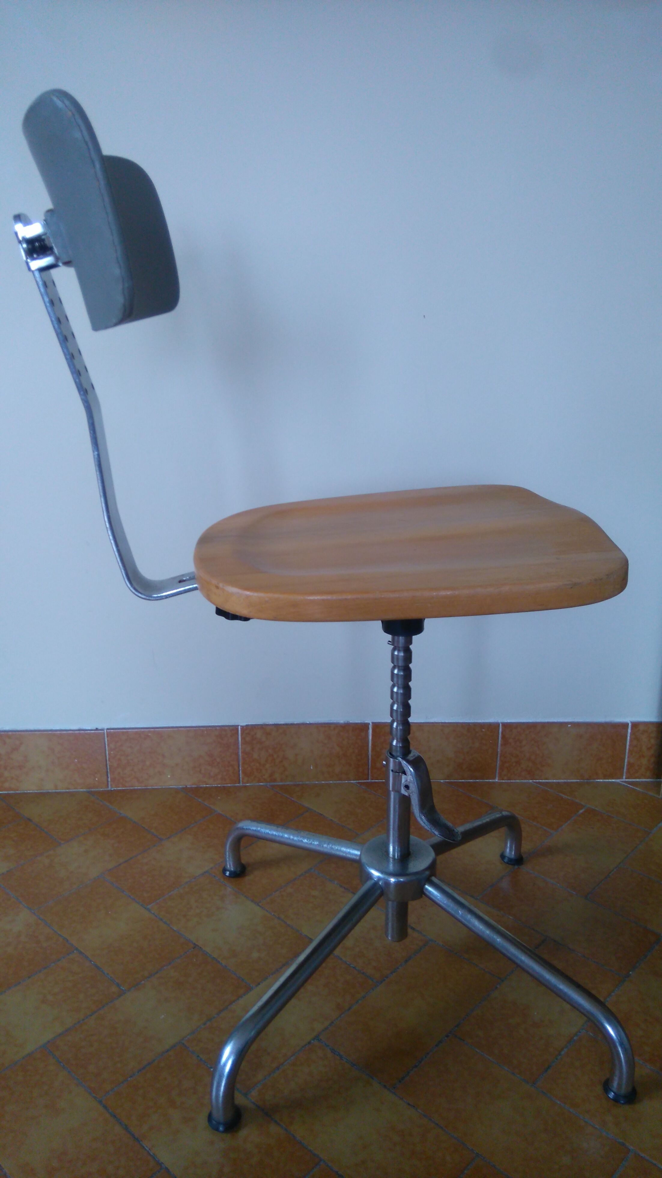 SAFAL watchmaking Workshop Chair by M. Crosa