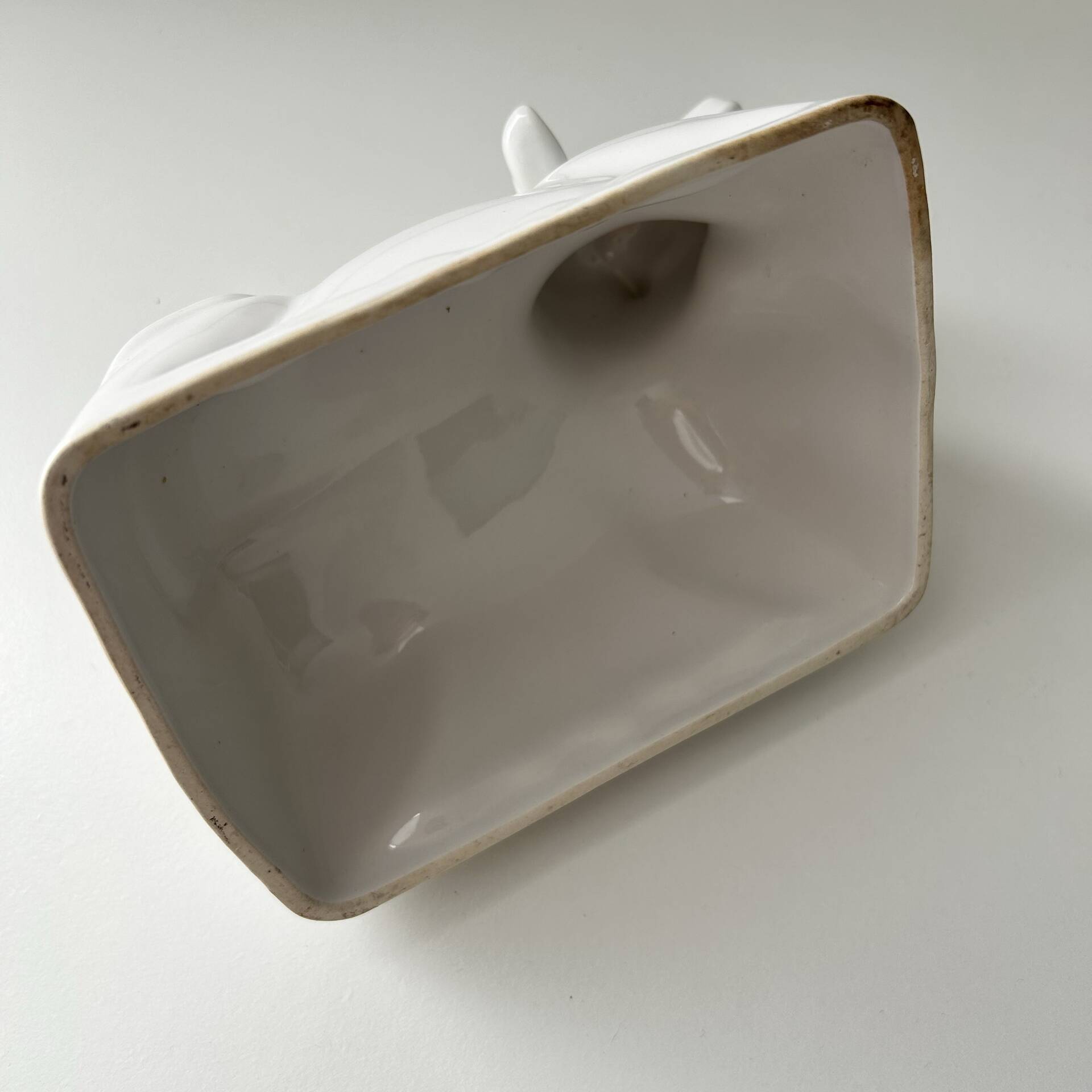 Cloche à beurre en porcelaine