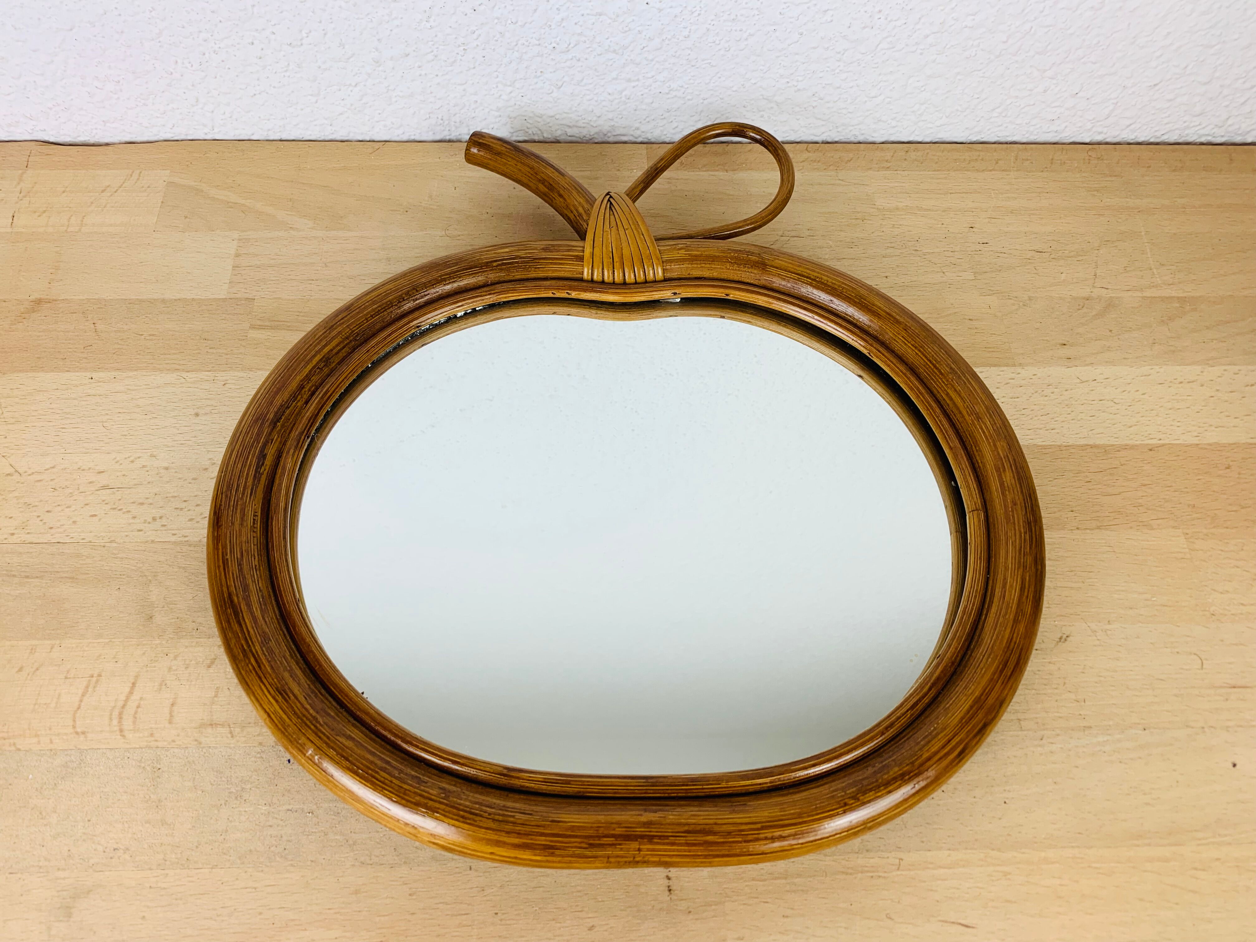 Vintage rattan apple mirror 33x34cm