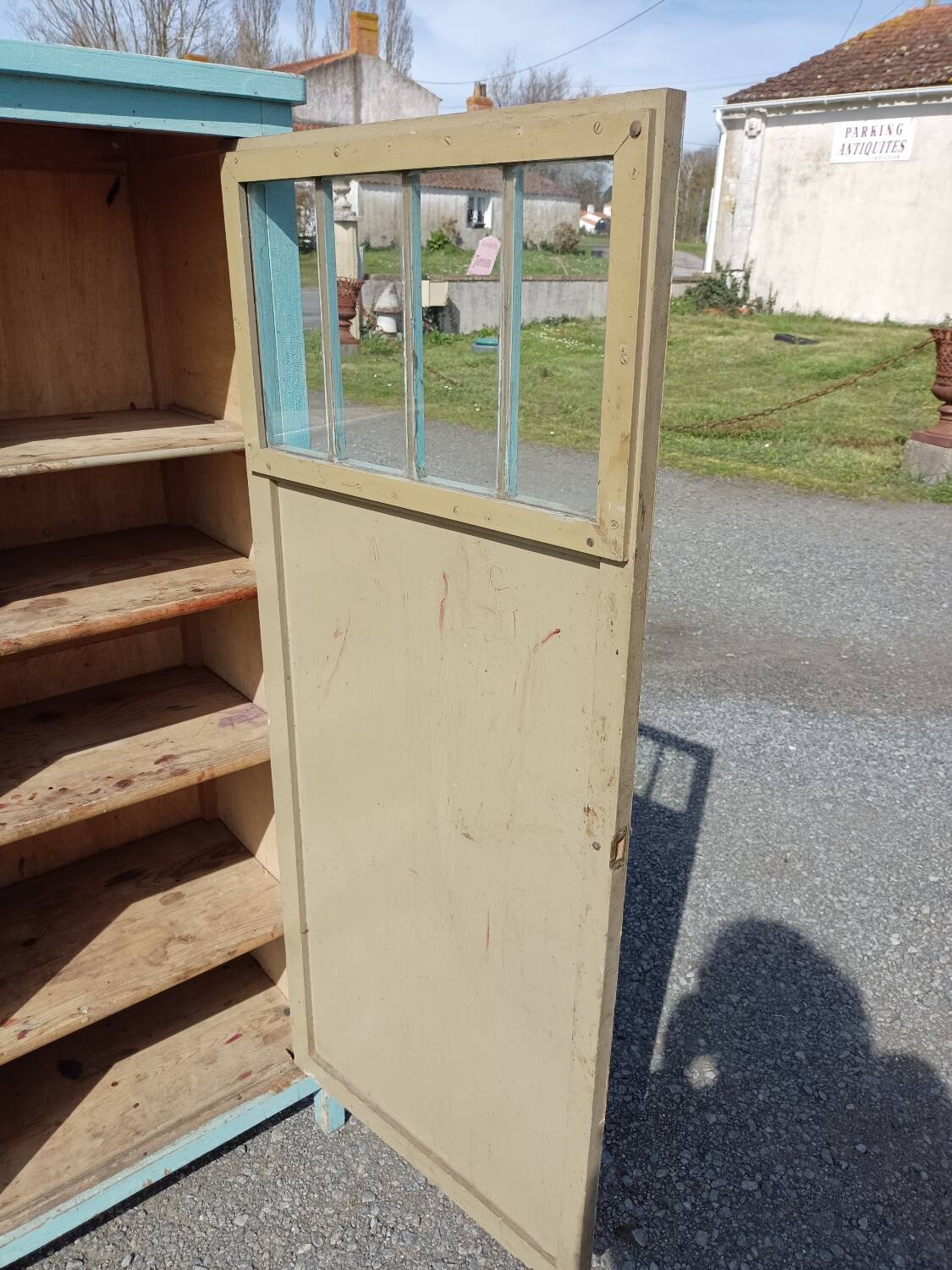 Small 1-door bookcase