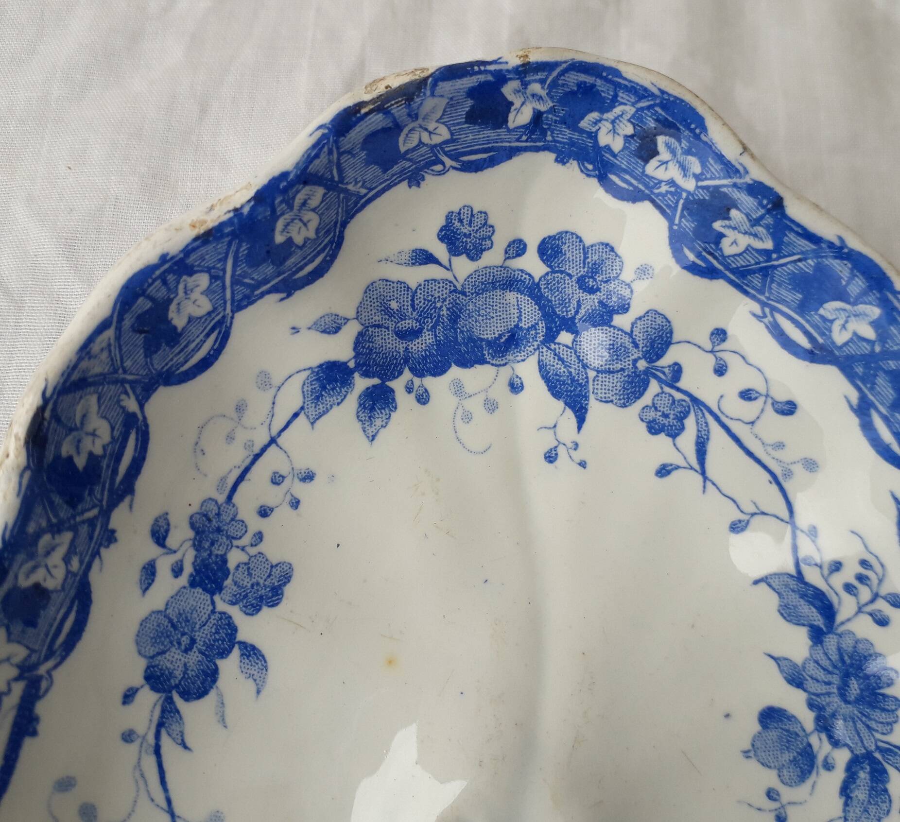 Creil and Montereau serving dish