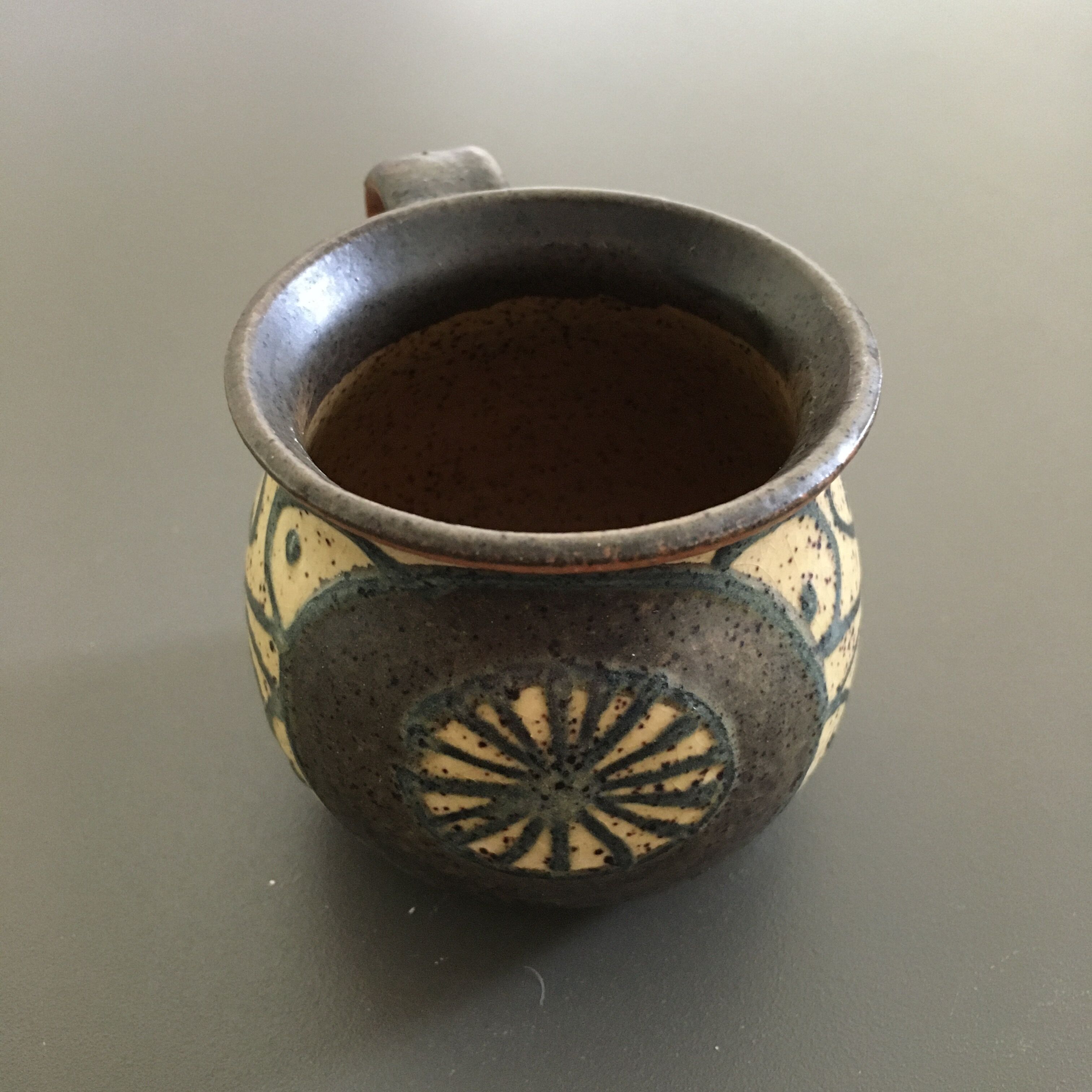 Odetta-style Breton décor cup