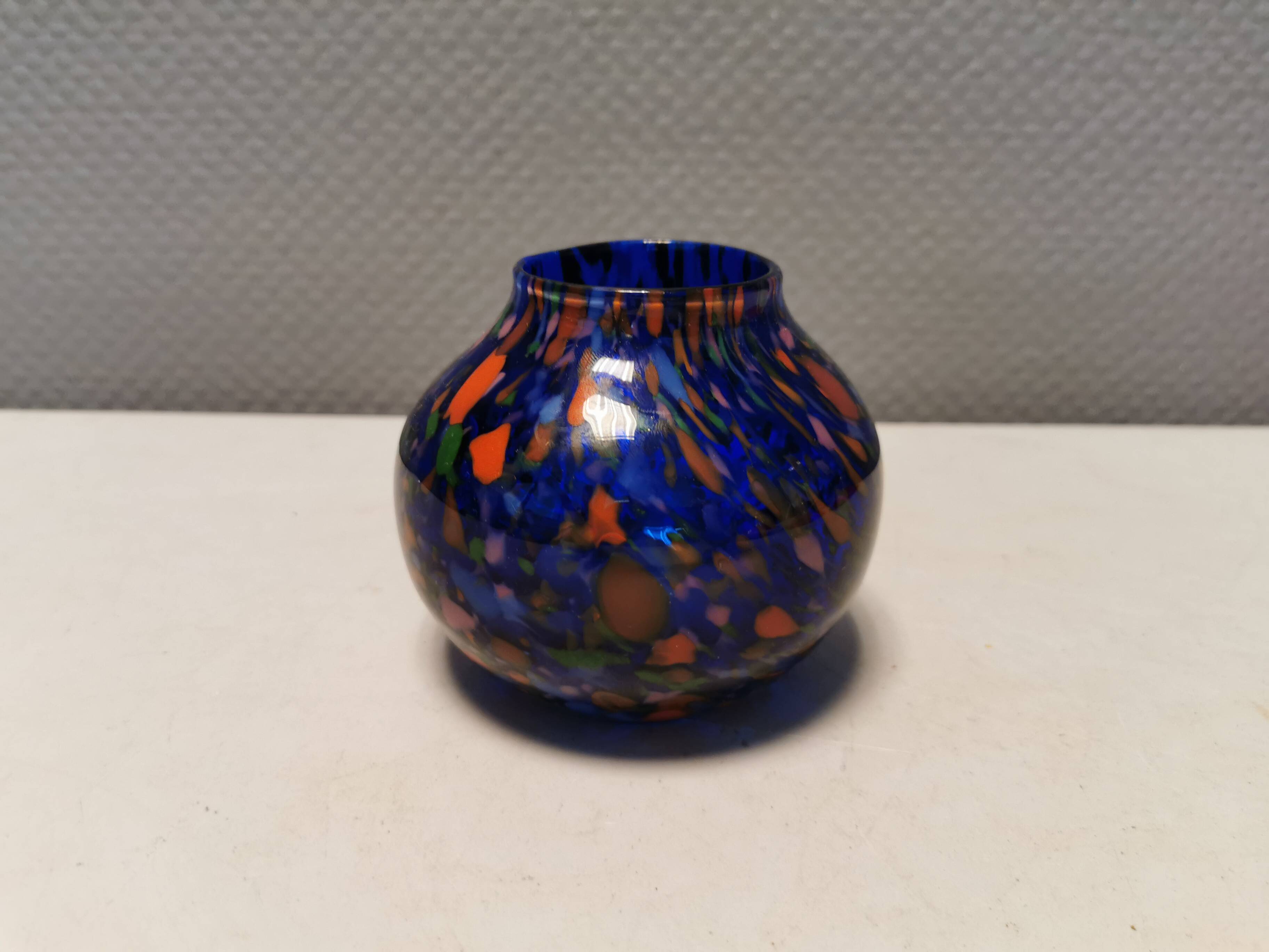 Beautiful mouth-blown ‘Plutta’ glass vase