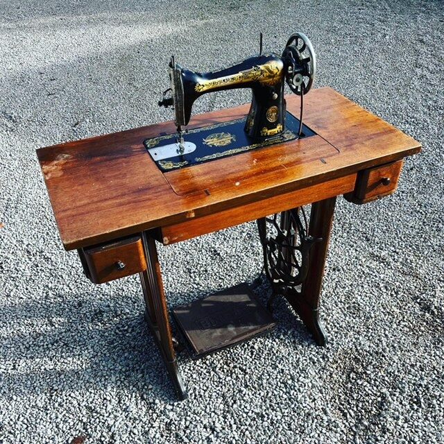Singer sewing machine nineteenth
