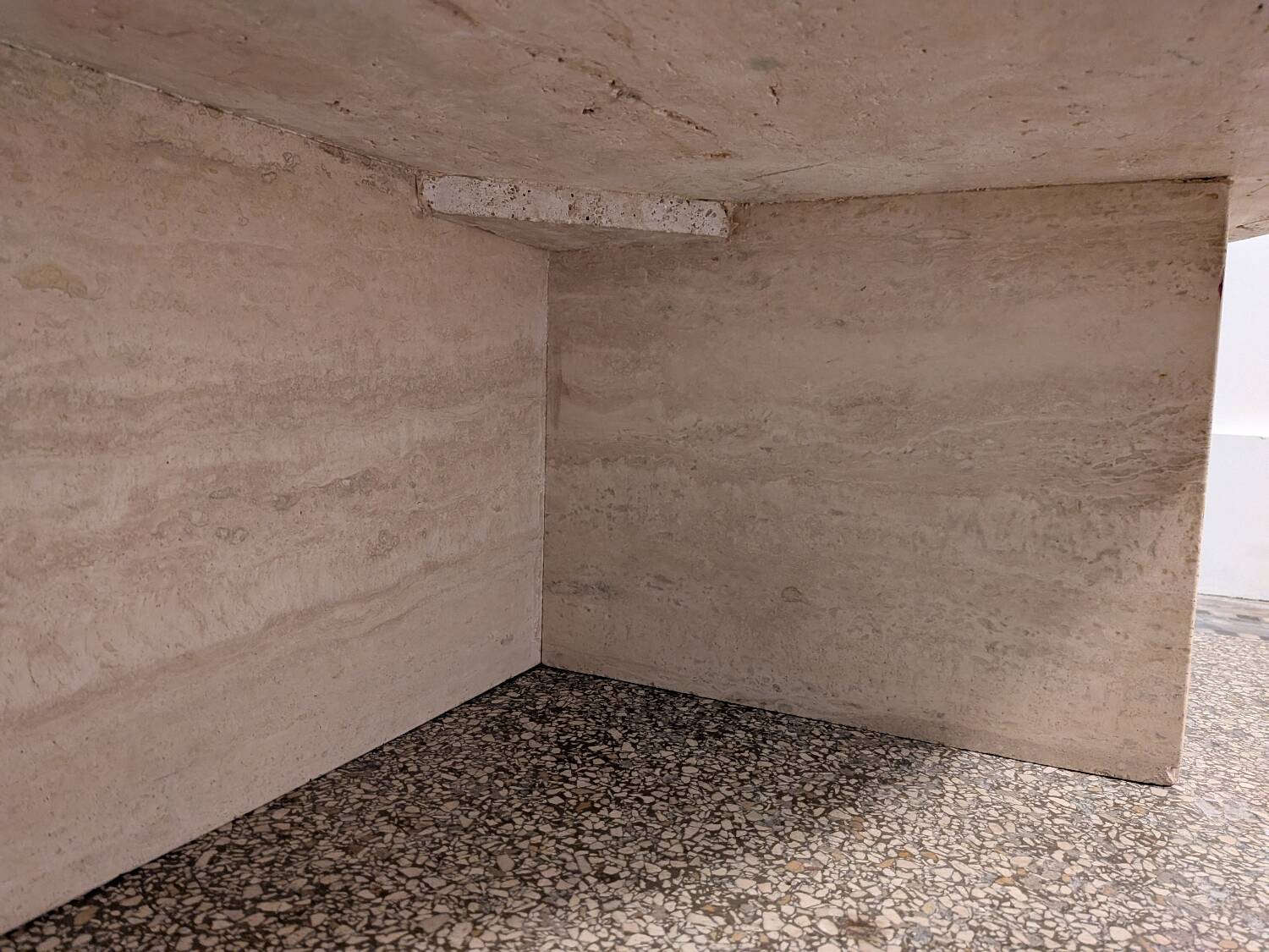 Table basse ronde en travertin par Up & Up, Italie 1970