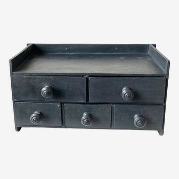 Drawer shelf with lockers