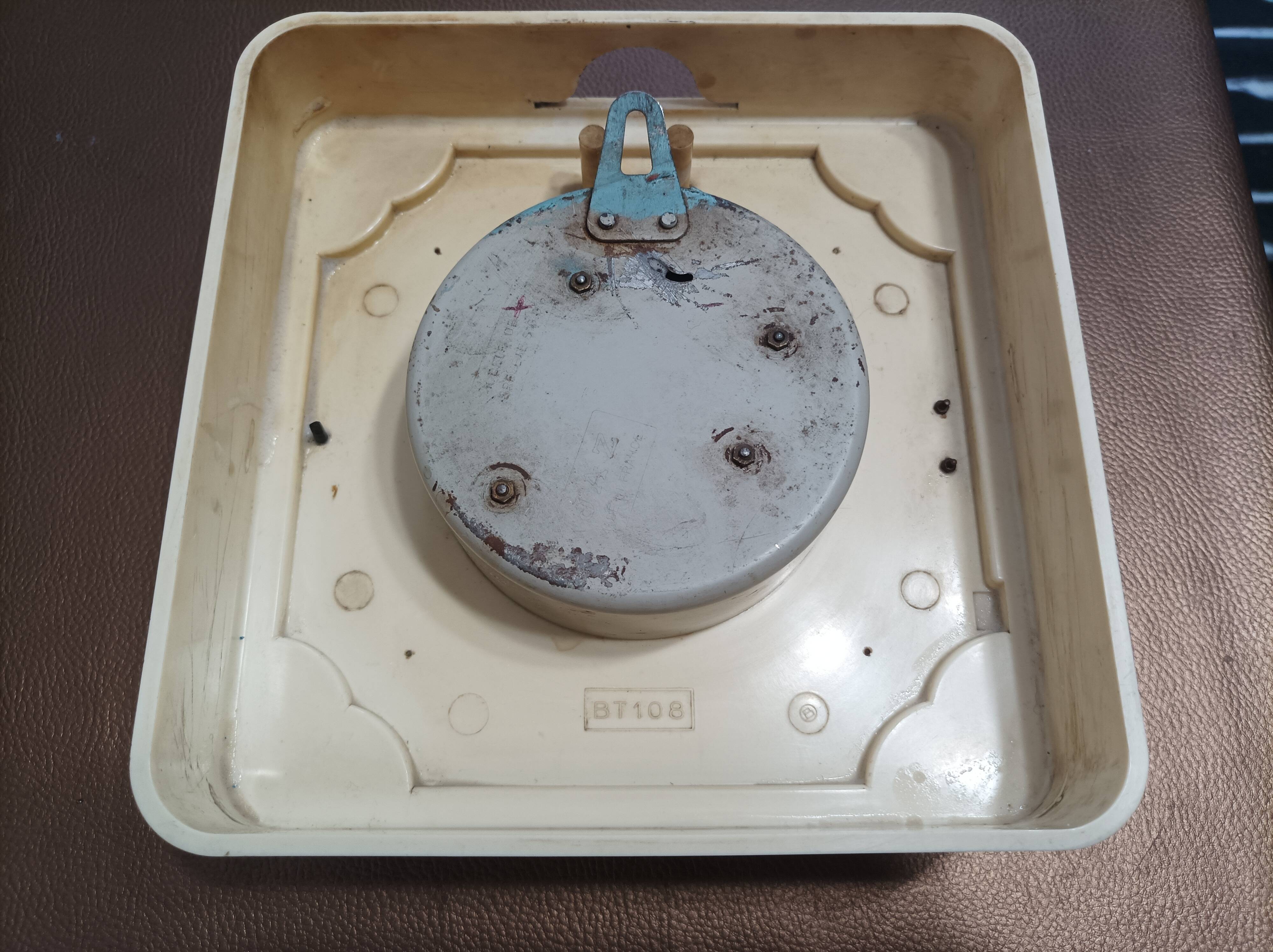 Old Jaz wall clock Mechanical watchmaking Bakelite Glass