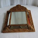 Mirror with parecloses