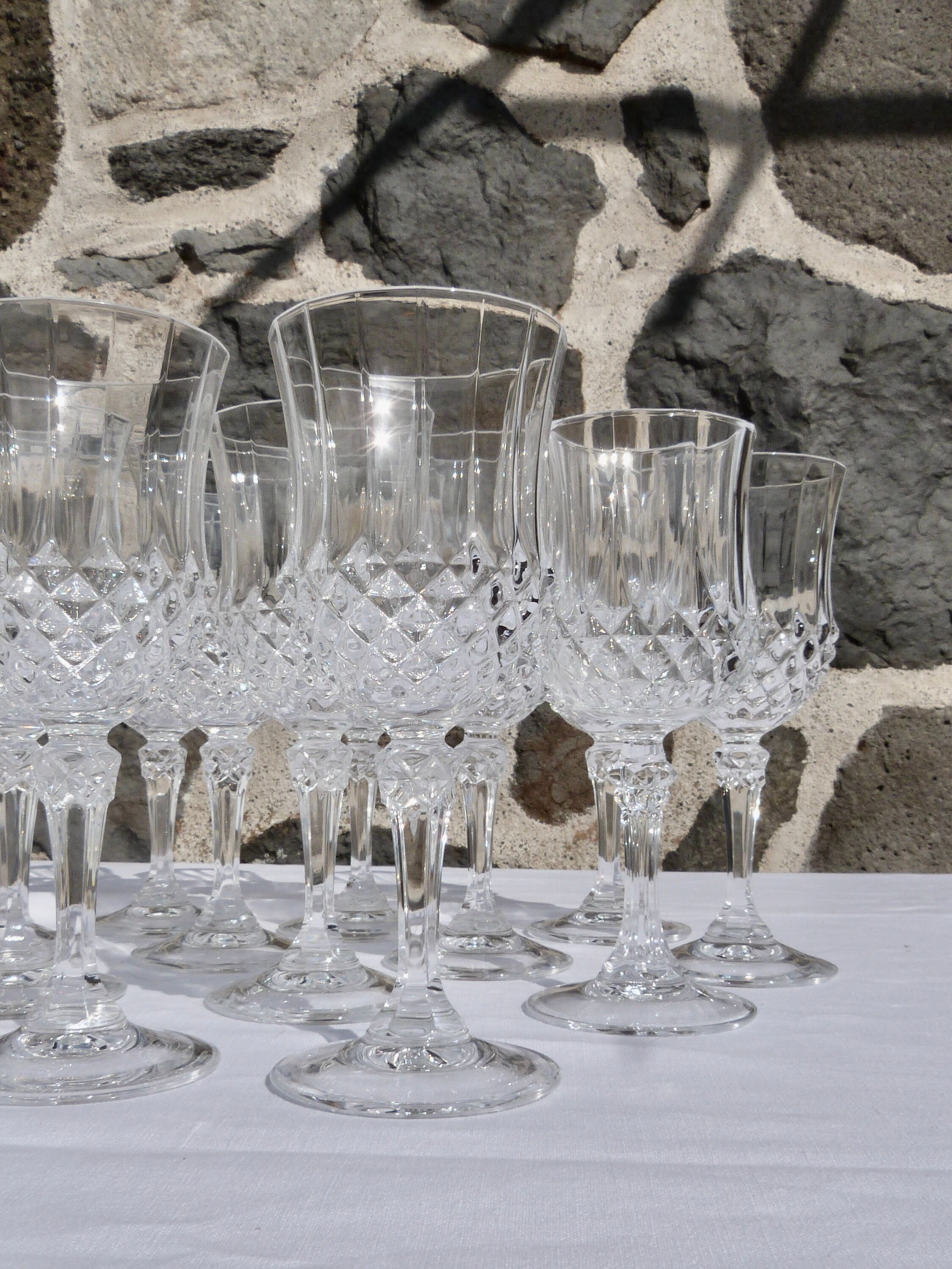 Set de 8 verres en verre sculpté