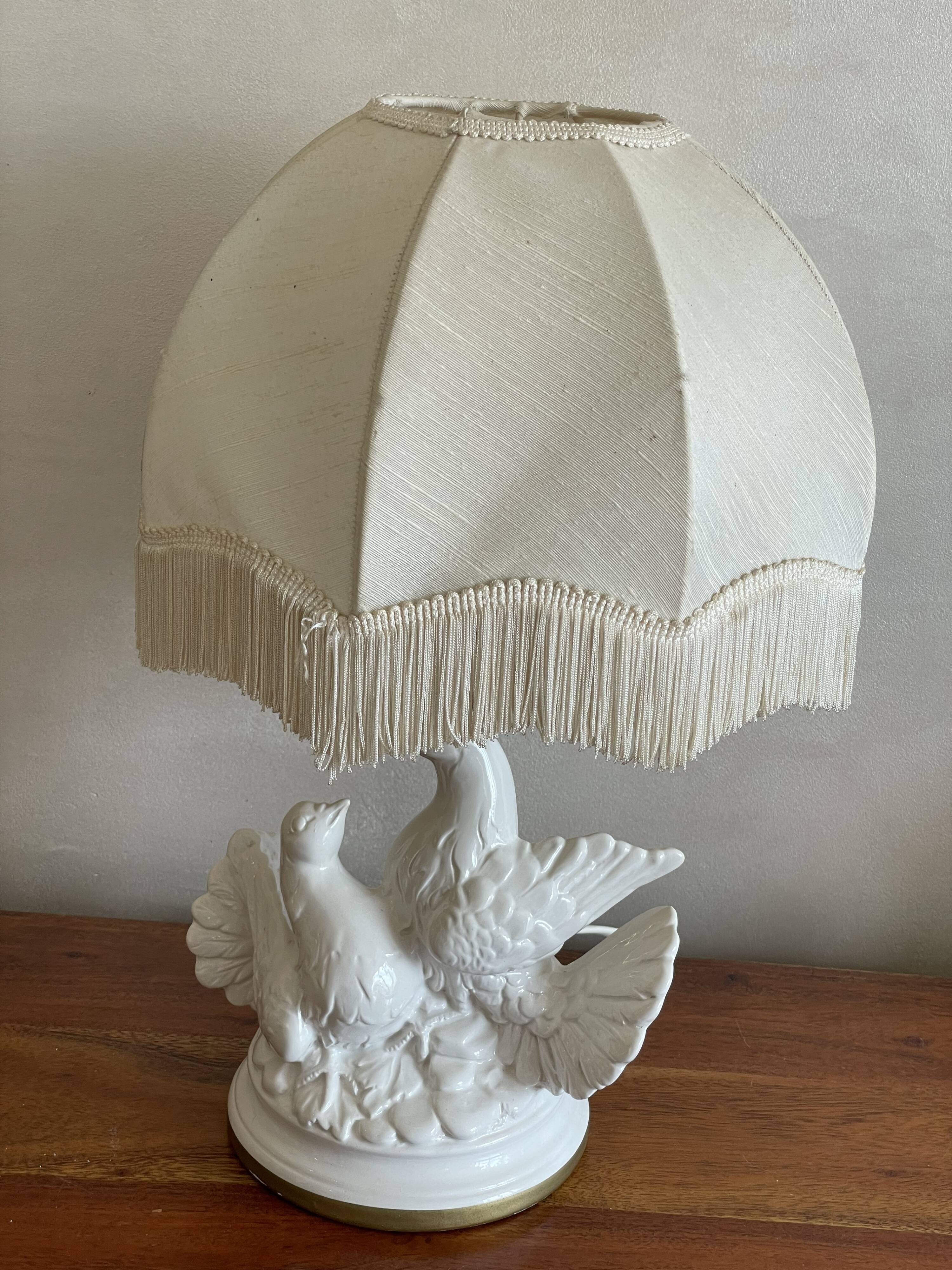 Lamp with two doves white ceramic