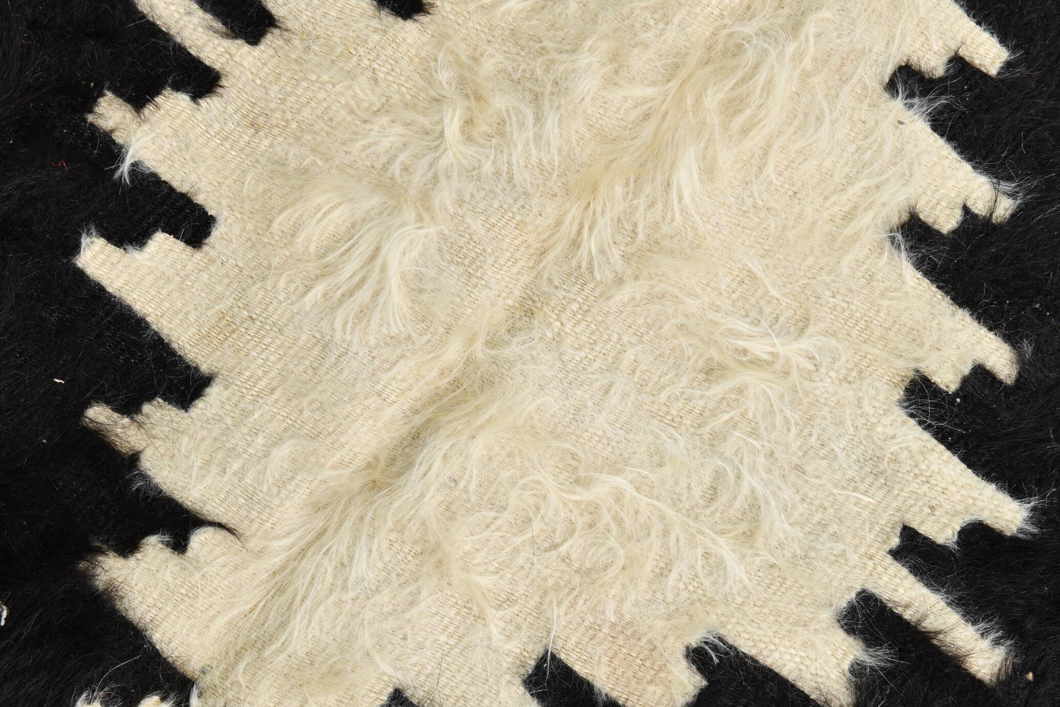 4x7 Cream & Black Angora Kilim Rug, 135x206Cm